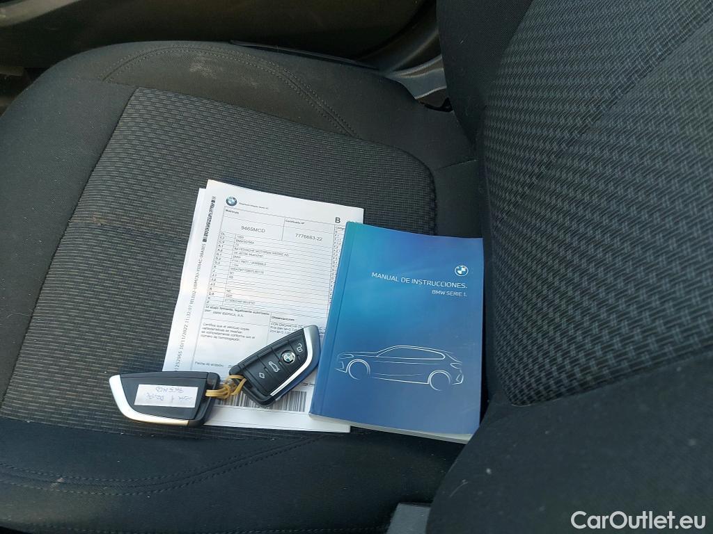  Bmw  Serie 1 BMW  / 2019 / 5P / berlina con portón 116d Corporate Auto. #12