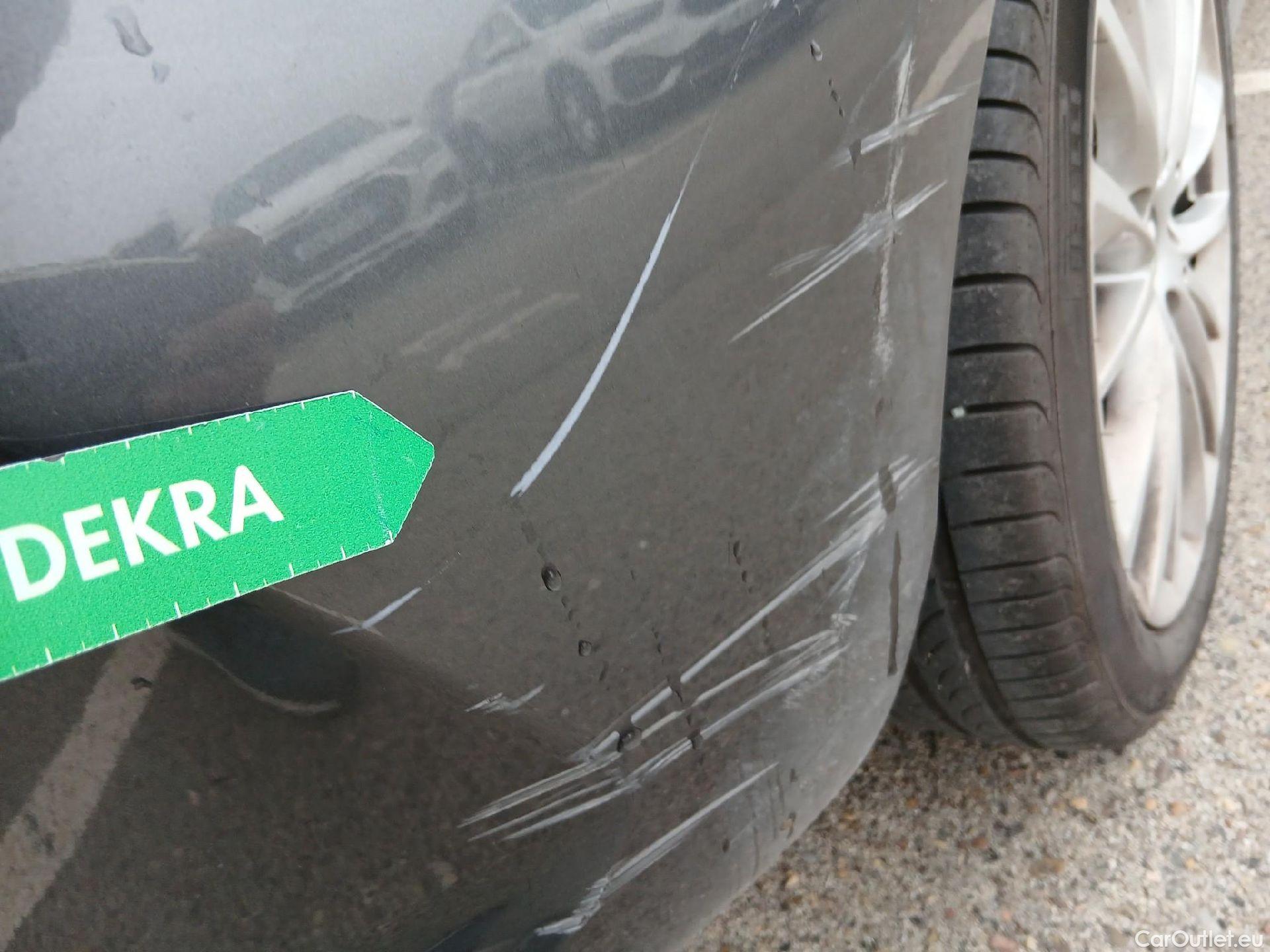  Bmw  Serie 1 BMW  / 2019 / 5P / berlina con portón 118i #24