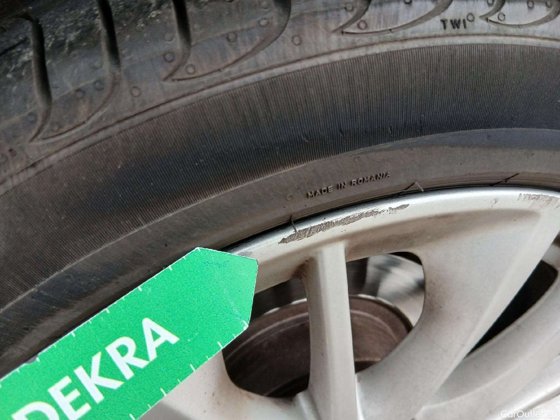  Bmw  Serie 1 BMW  / 2019 / 5P / berlina con portón 118i #27