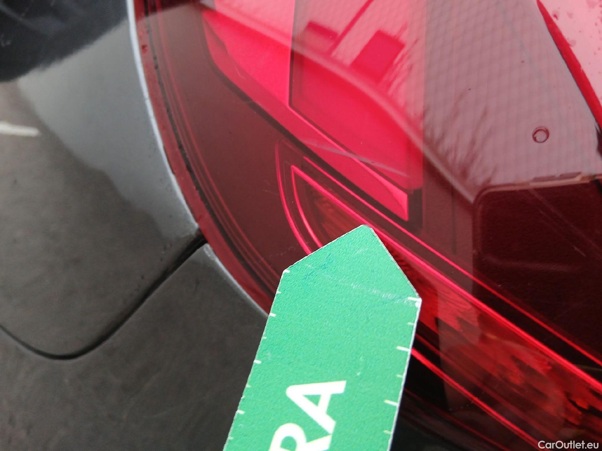  Bmw  Serie 1 BMW  / 2019 / 5P / berlina con portón 118i #42