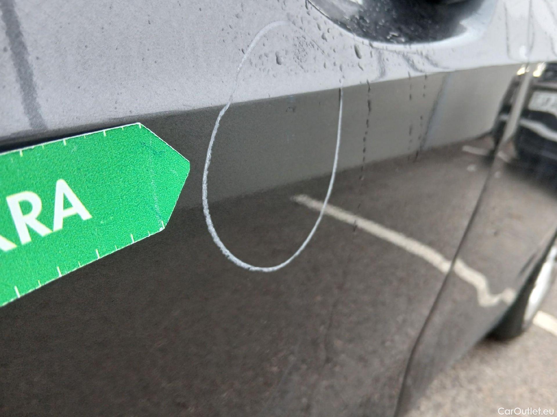  Bmw  Serie 1 BMW  / 2019 / 5P / berlina con portón 118i #14