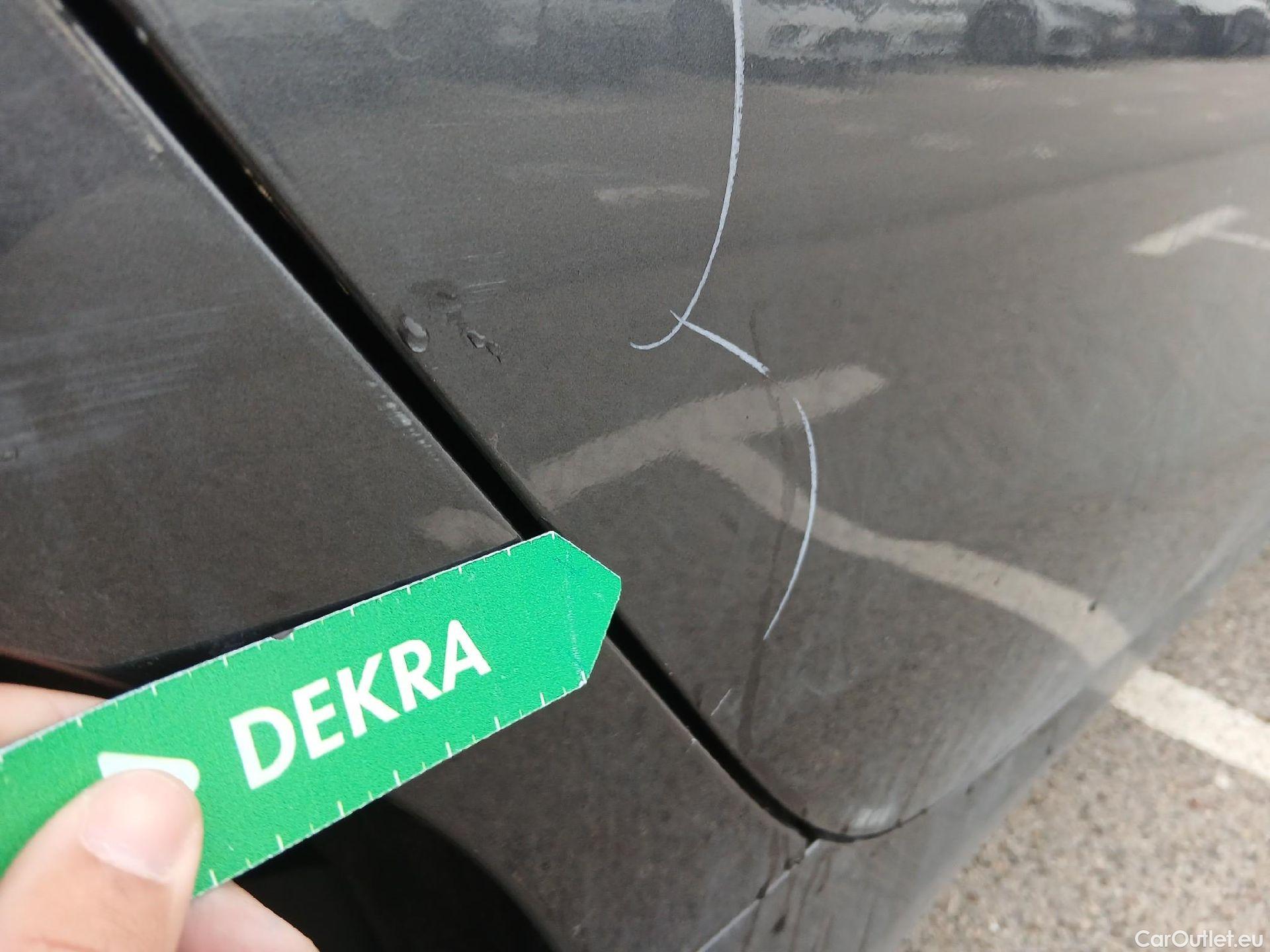  Bmw  Serie 1 BMW  / 2019 / 5P / berlina con portón 118i #29