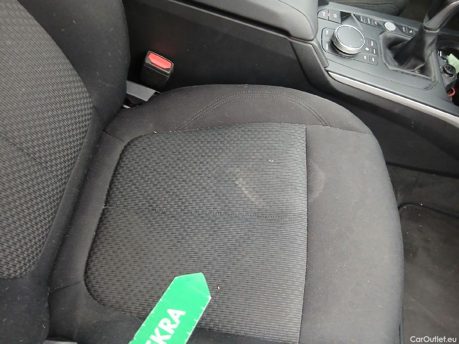  Bmw  Serie 1 BMW  / 2019 / 5P / berlina con portón 118i #18