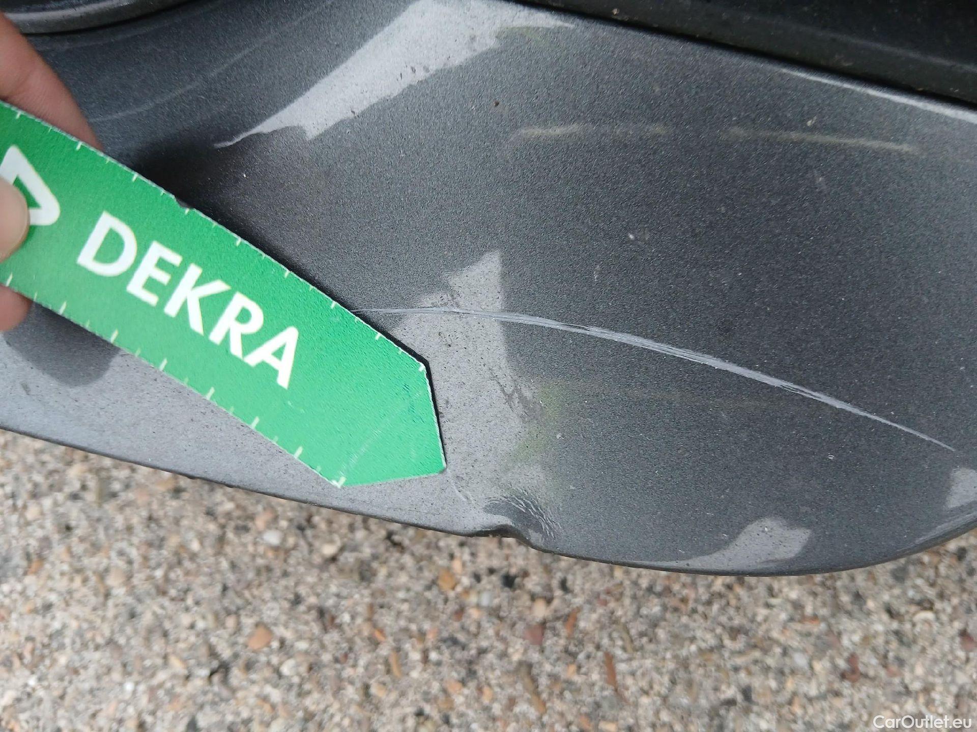  Bmw  Serie 1 BMW  / 2019 / 5P / berlina con portón 118i #9