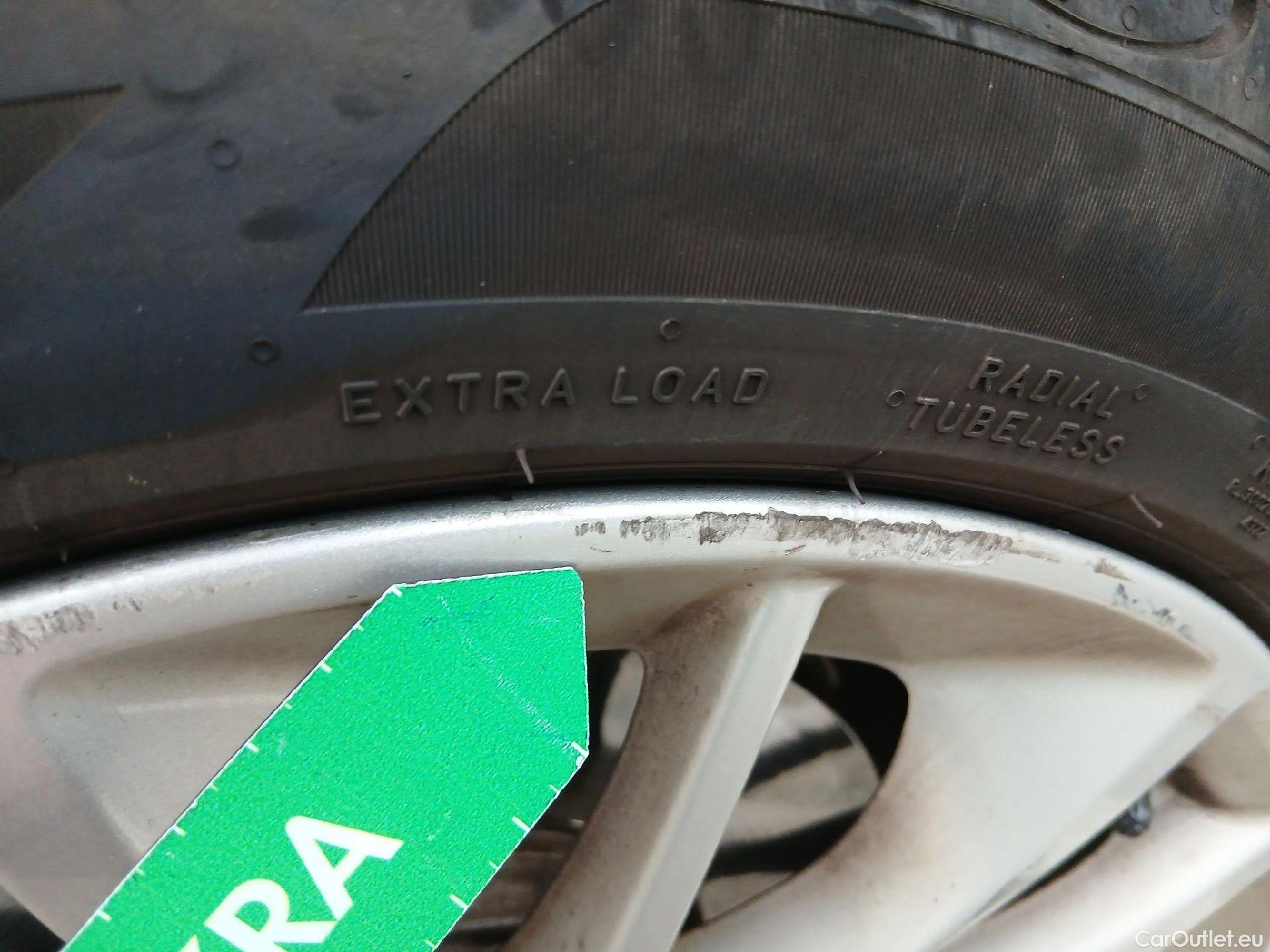  Bmw  Serie 1 BMW  / 2019 / 5P / berlina con portón 118i #10