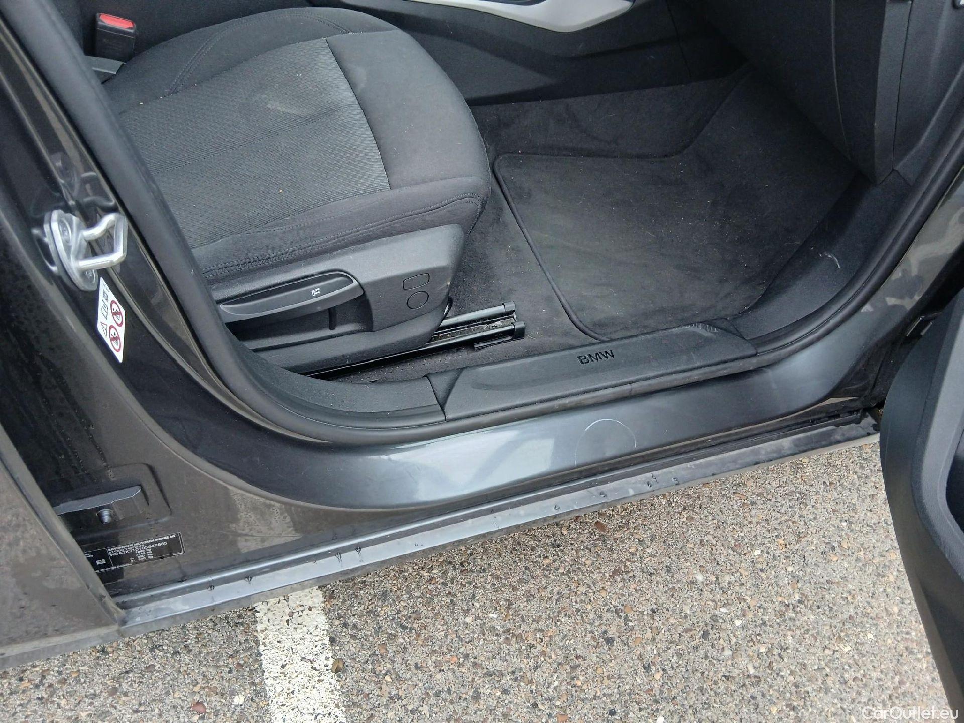  Bmw  Serie 1 BMW  / 2019 / 5P / berlina con portón 118i #40