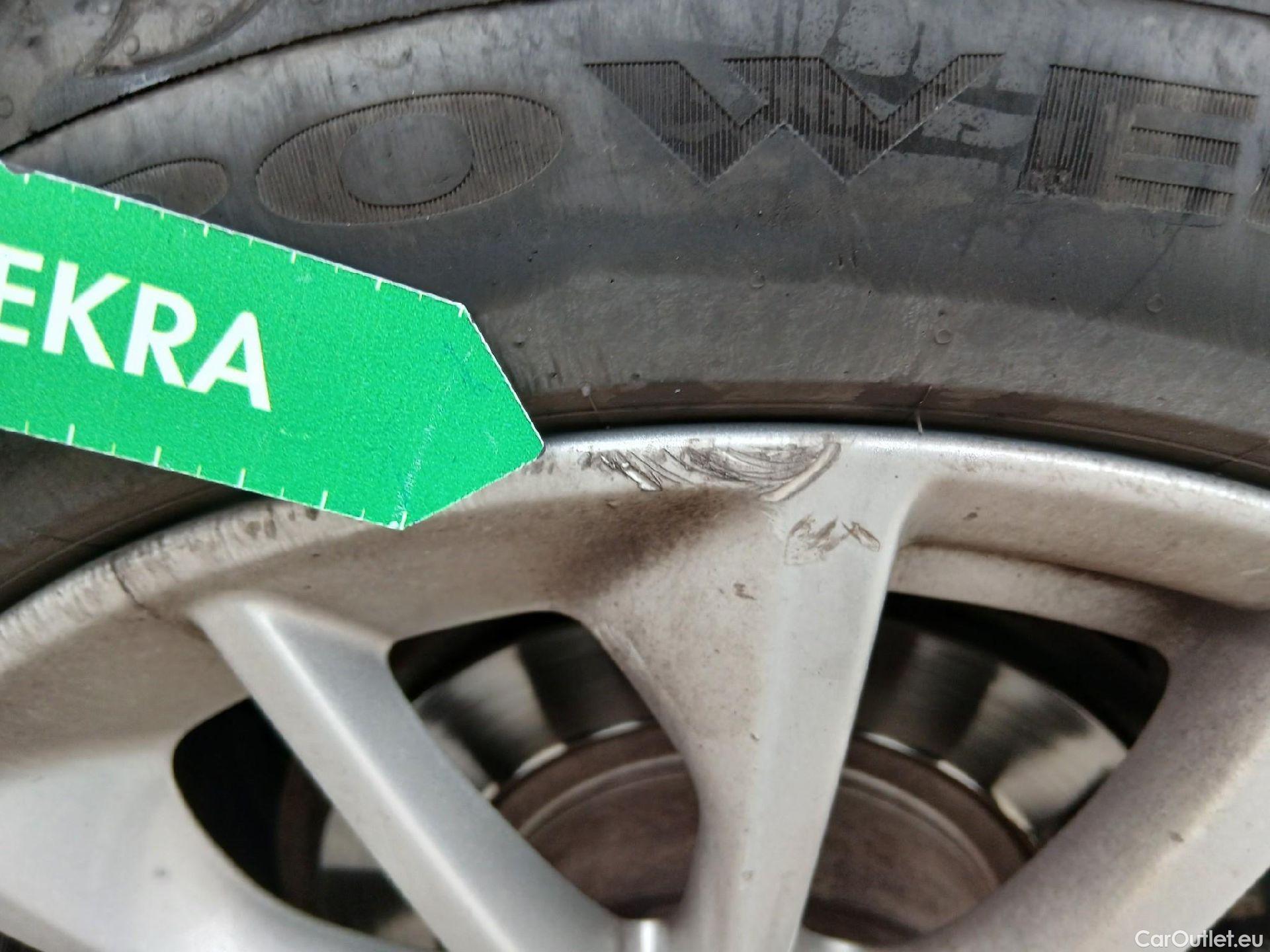  Bmw  Serie 1 BMW  / 2019 / 5P / berlina con portón 118i #22