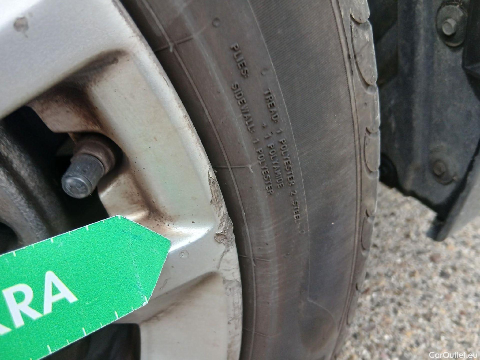  Bmw  Serie 1 BMW  / 2019 / 5P / berlina con portón 118i #44