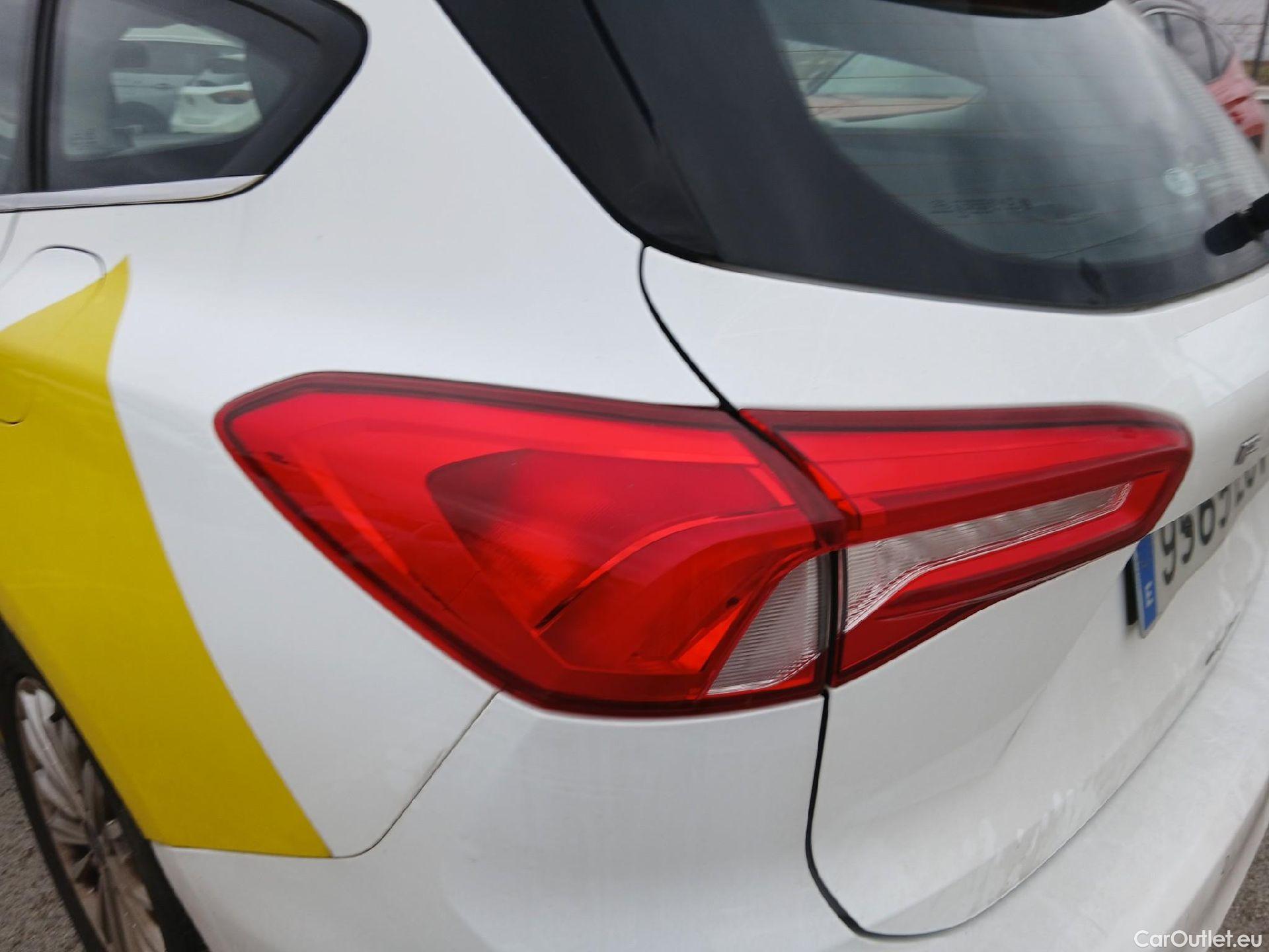  Ford  Focus FORD  / 2018 / 5P / familiar 2.0 Ecoblue 110kW Titanium Auto Sportbr. #14