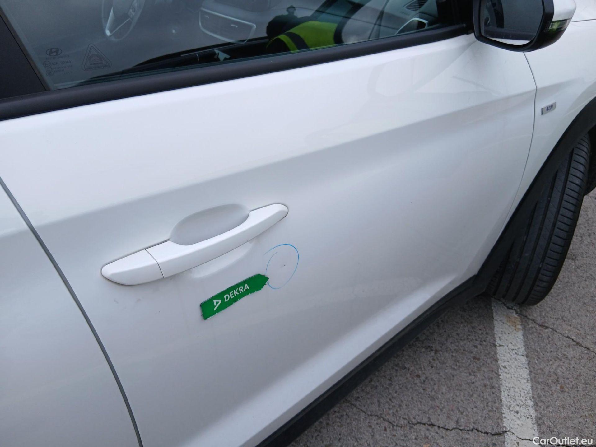  Hyundai  Tucson HYUNDAI  / 2018 / 5P / todoterreno 1.6 CRDI 85kW (116CV) 48V SLE 4X2(SP)(SL) #30