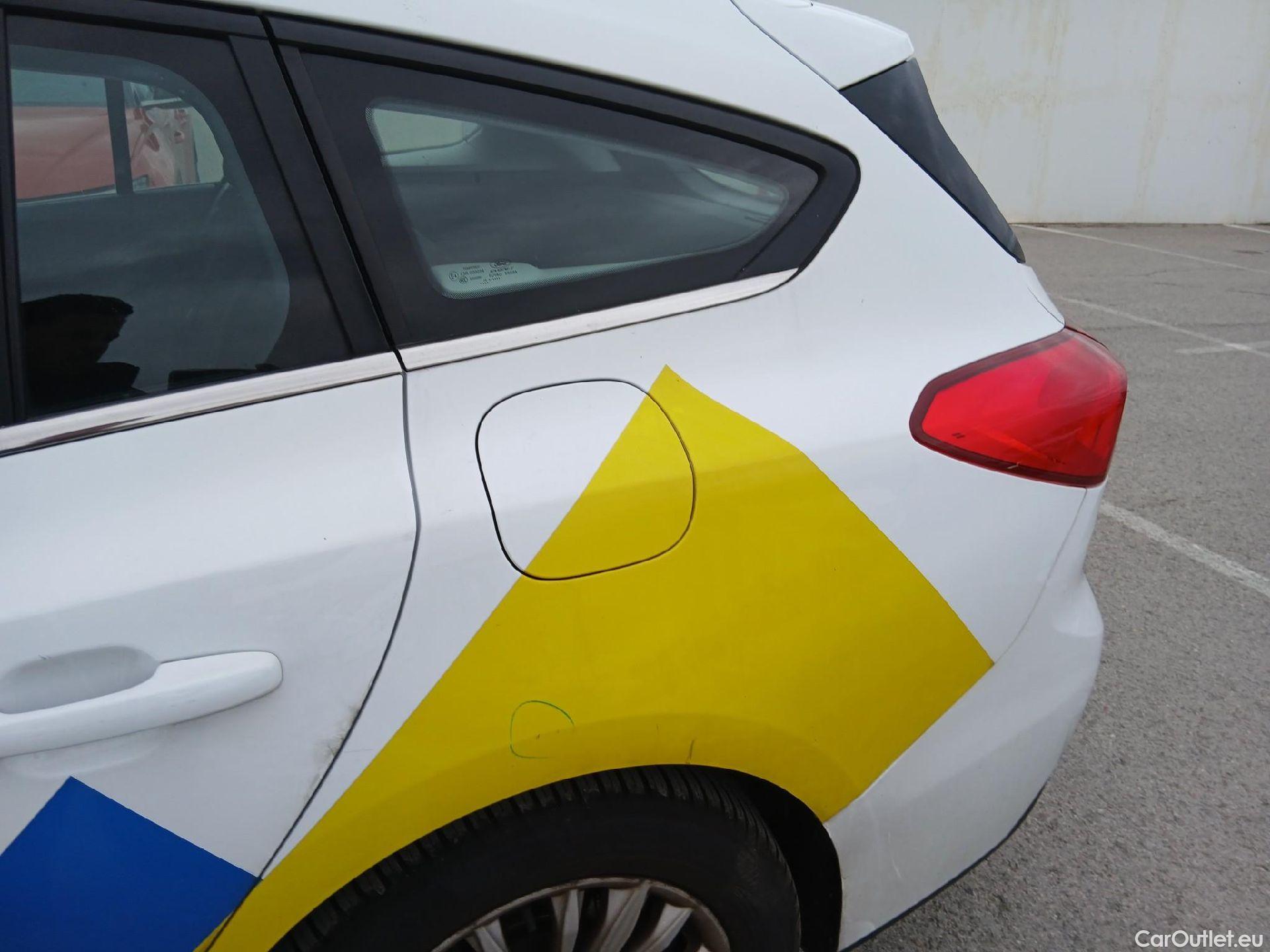  Ford  Focus FORD  / 2018 / 5P / familiar 2.0 Ecoblue 110kW Titanium Auto Sportbr. #10