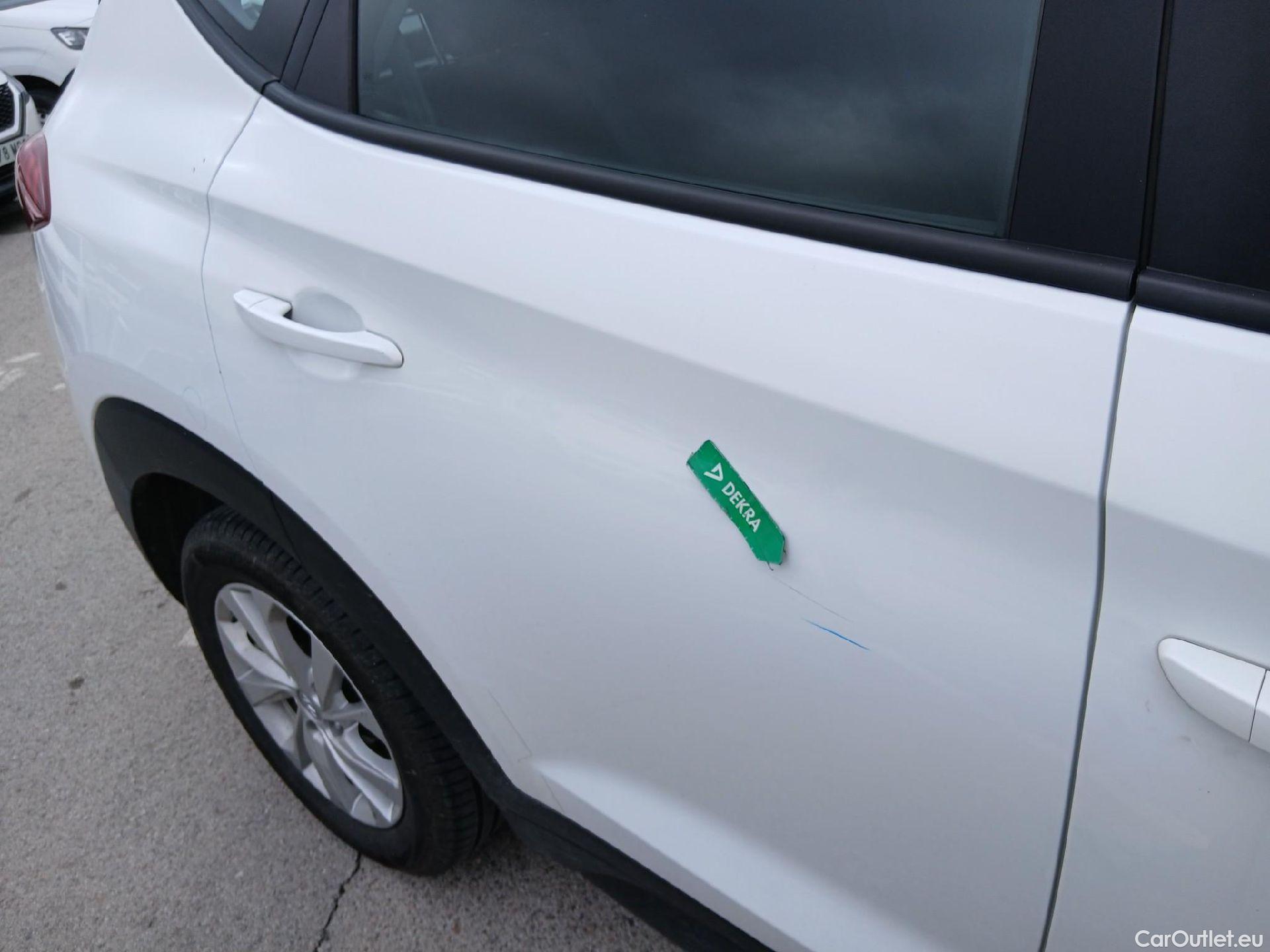  Hyundai  Tucson HYUNDAI  / 2018 / 5P / todoterreno 1.6 CRDI 85kW (116CV) 48V SLE 4X2(SP)(SL) #28