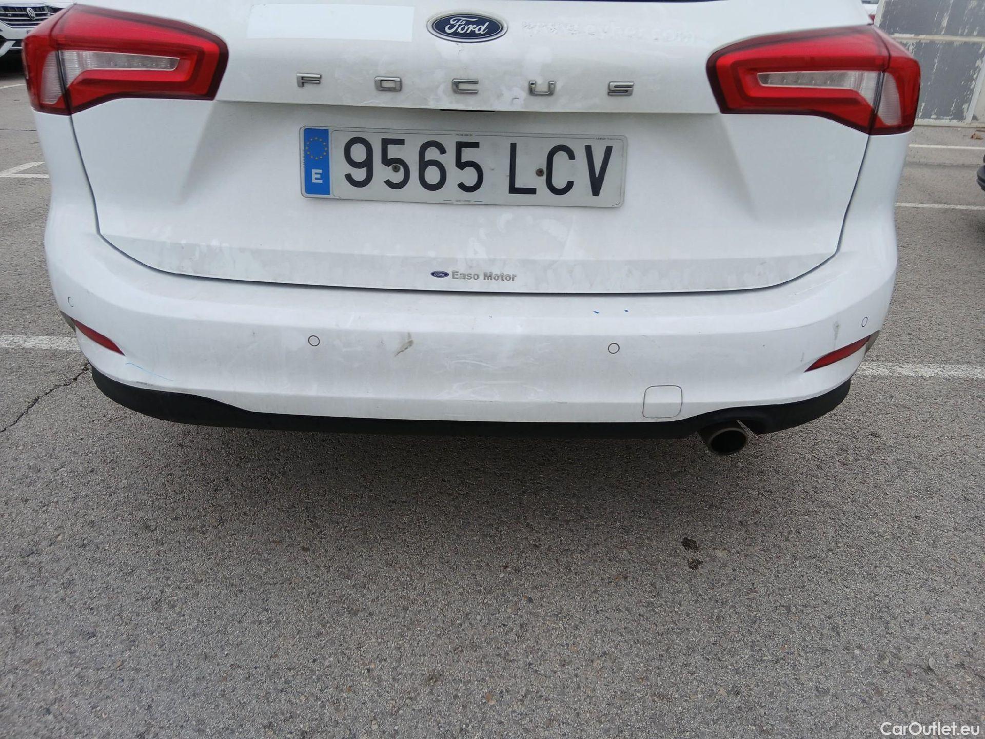  Ford  Focus FORD  / 2018 / 5P / familiar 2.0 Ecoblue 110kW Titanium Auto Sportbr. #16