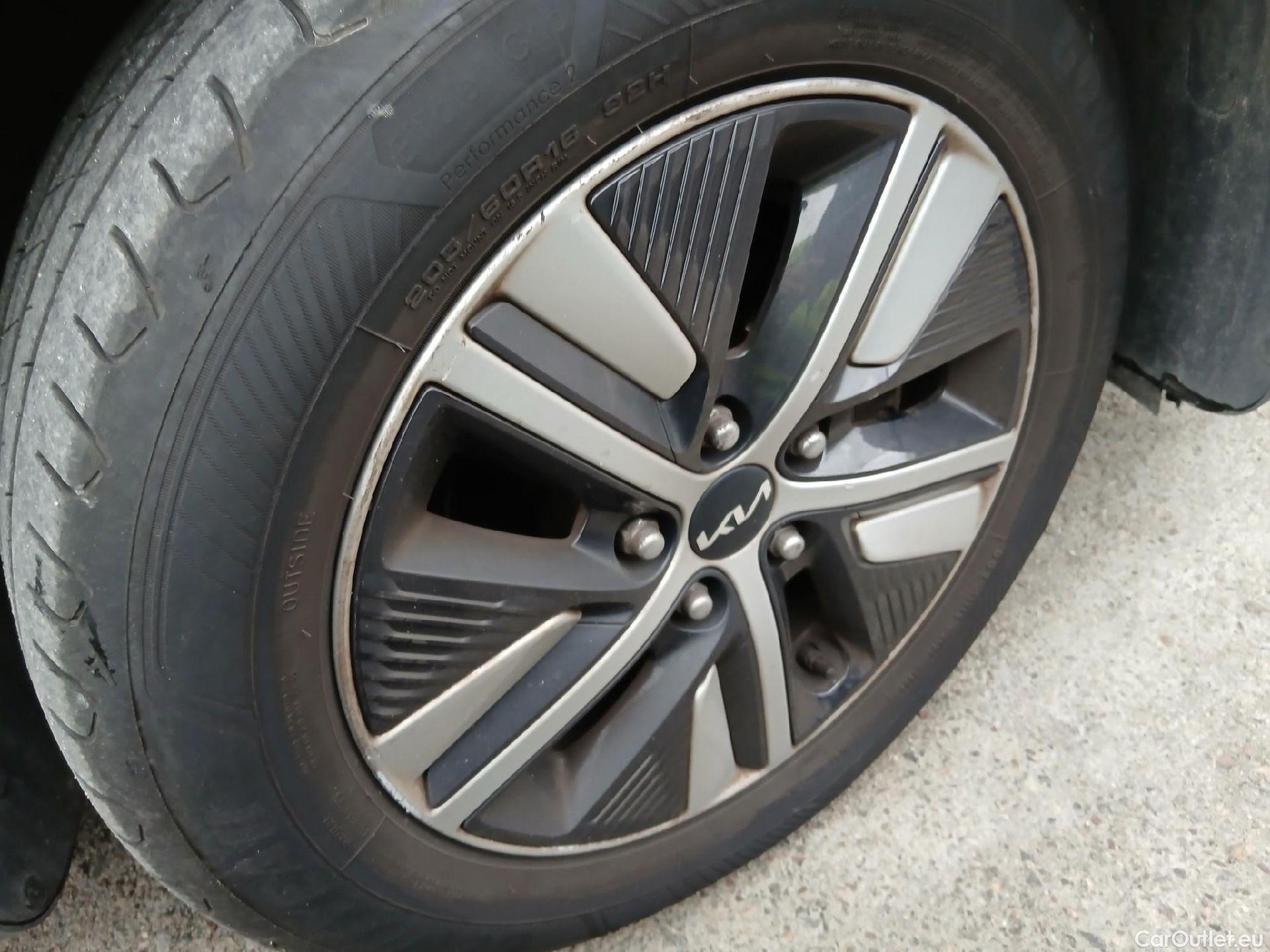  KIA  Niro KIA  / 2019 / 5P / crossover 1.6 GDi PHEV 104kW (141CV) Drive #41