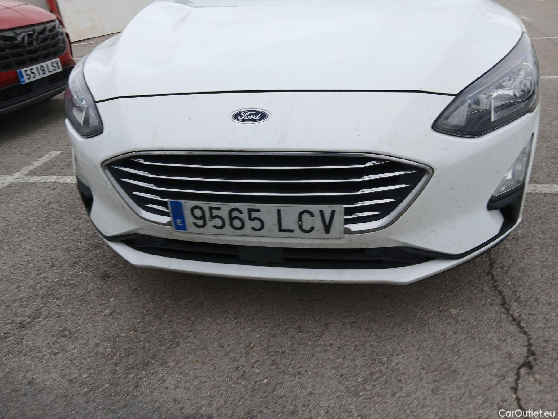  Ford  Focus FORD  / 2018 / 5P / familiar 2.0 Ecoblue 110kW Titanium Auto Sportbr. #3