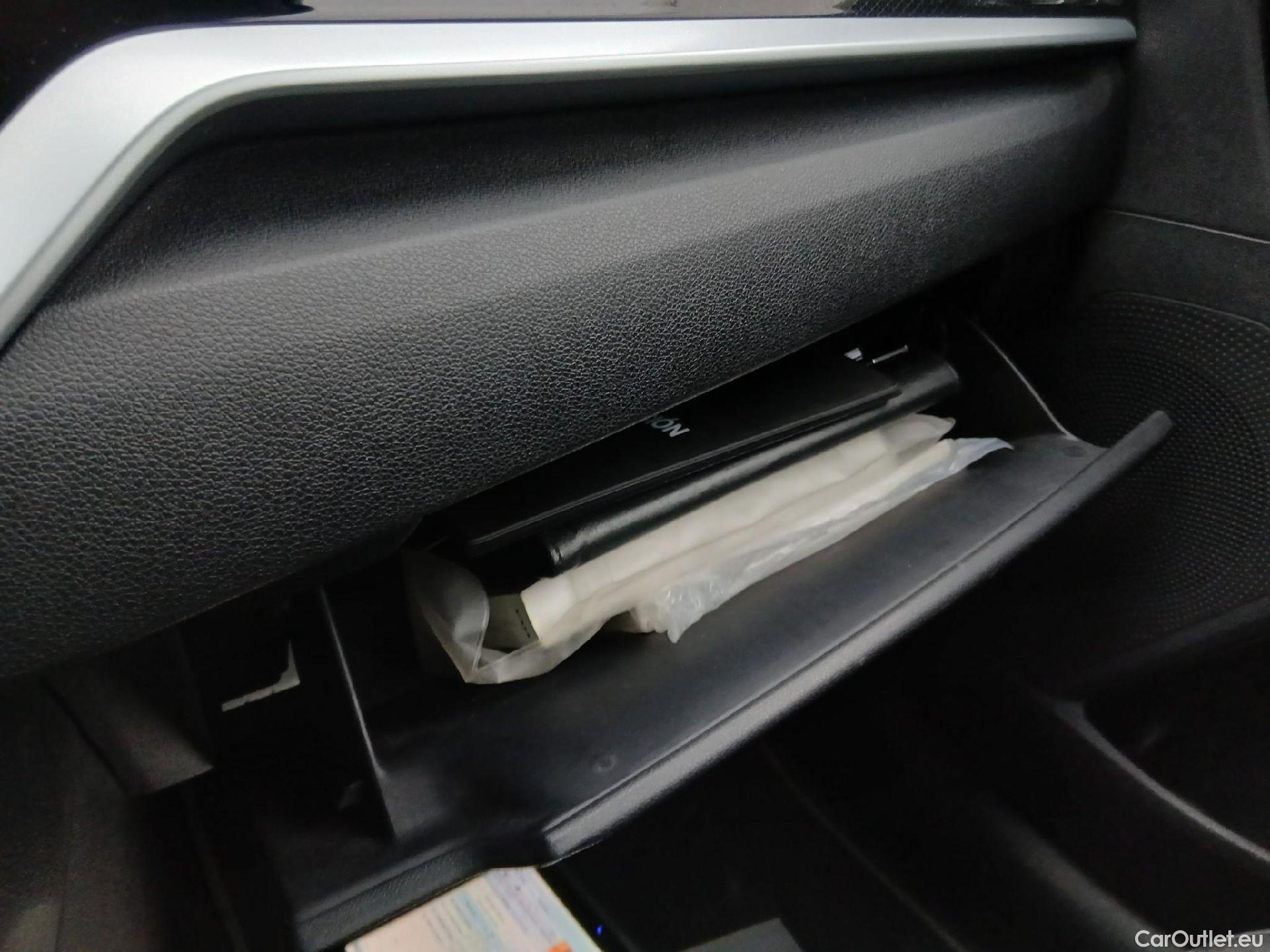  KIA  Niro KIA  / 2019 / 5P / crossover 1.6 GDi PHEV 104kW (141CV) Drive #1