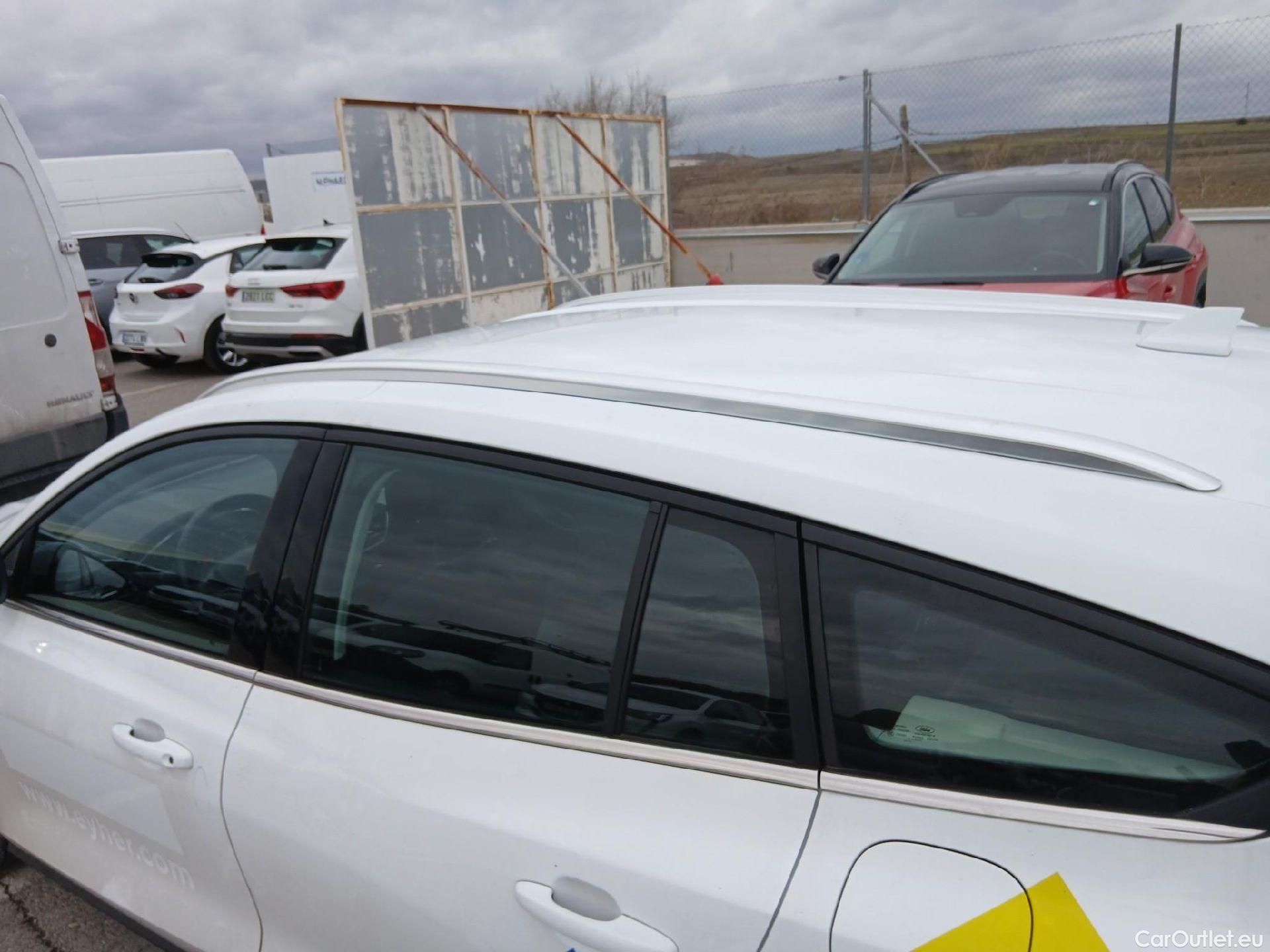  Ford  Focus FORD  / 2018 / 5P / familiar 2.0 Ecoblue 110kW Titanium Auto Sportbr. #11