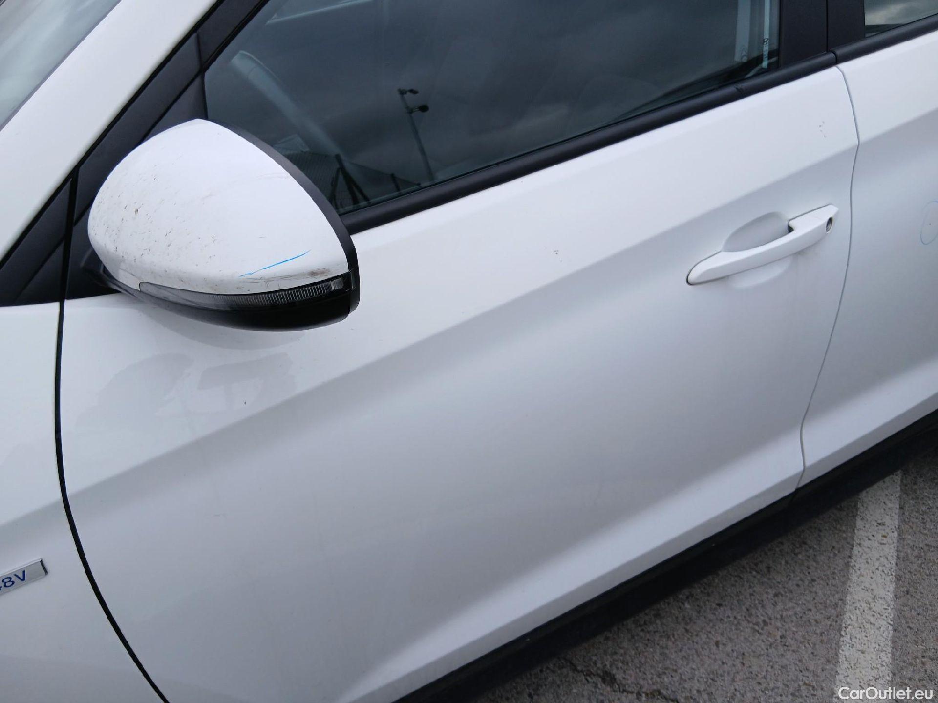  Hyundai  Tucson HYUNDAI  / 2018 / 5P / todoterreno 1.6 CRDI 85kW (116CV) 48V SLE 4X2(SP)(SL) #15