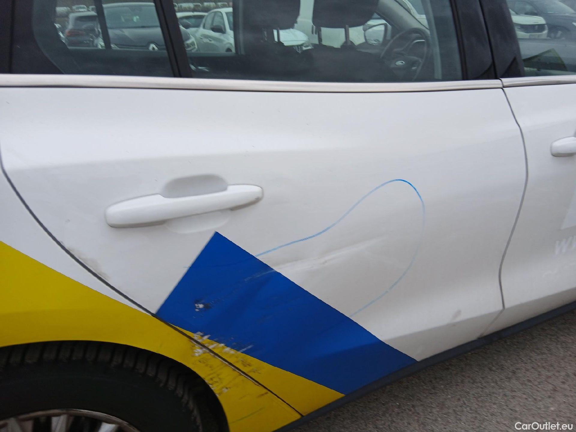  Ford  Focus FORD  / 2018 / 5P / familiar 2.0 Ecoblue 110kW Titanium Auto Sportbr. #21