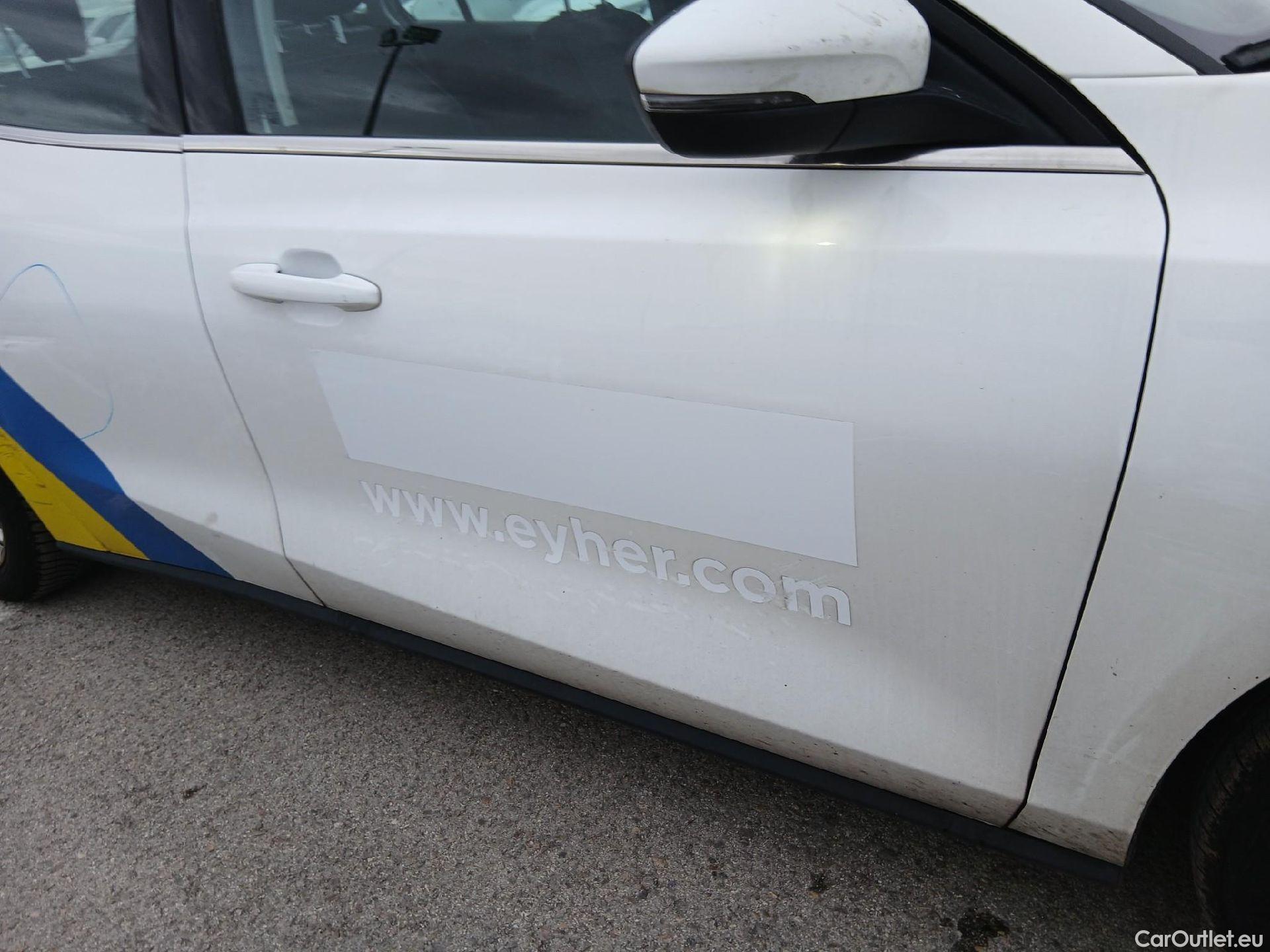  Ford  Focus FORD  / 2018 / 5P / familiar 2.0 Ecoblue 110kW Titanium Auto Sportbr. #26