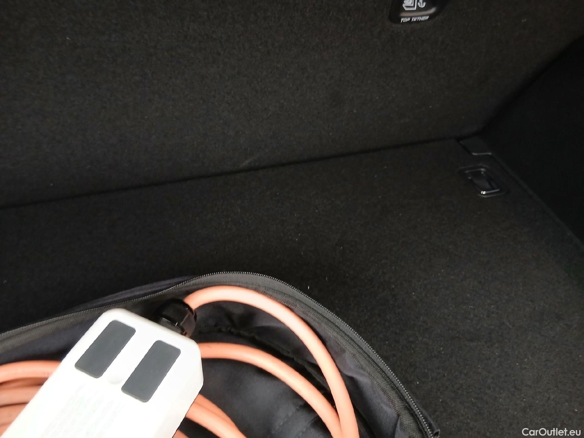  KIA  Niro KIA  / 2019 / 5P / crossover 1.6 GDi PHEV 104kW (141CV) Drive #3