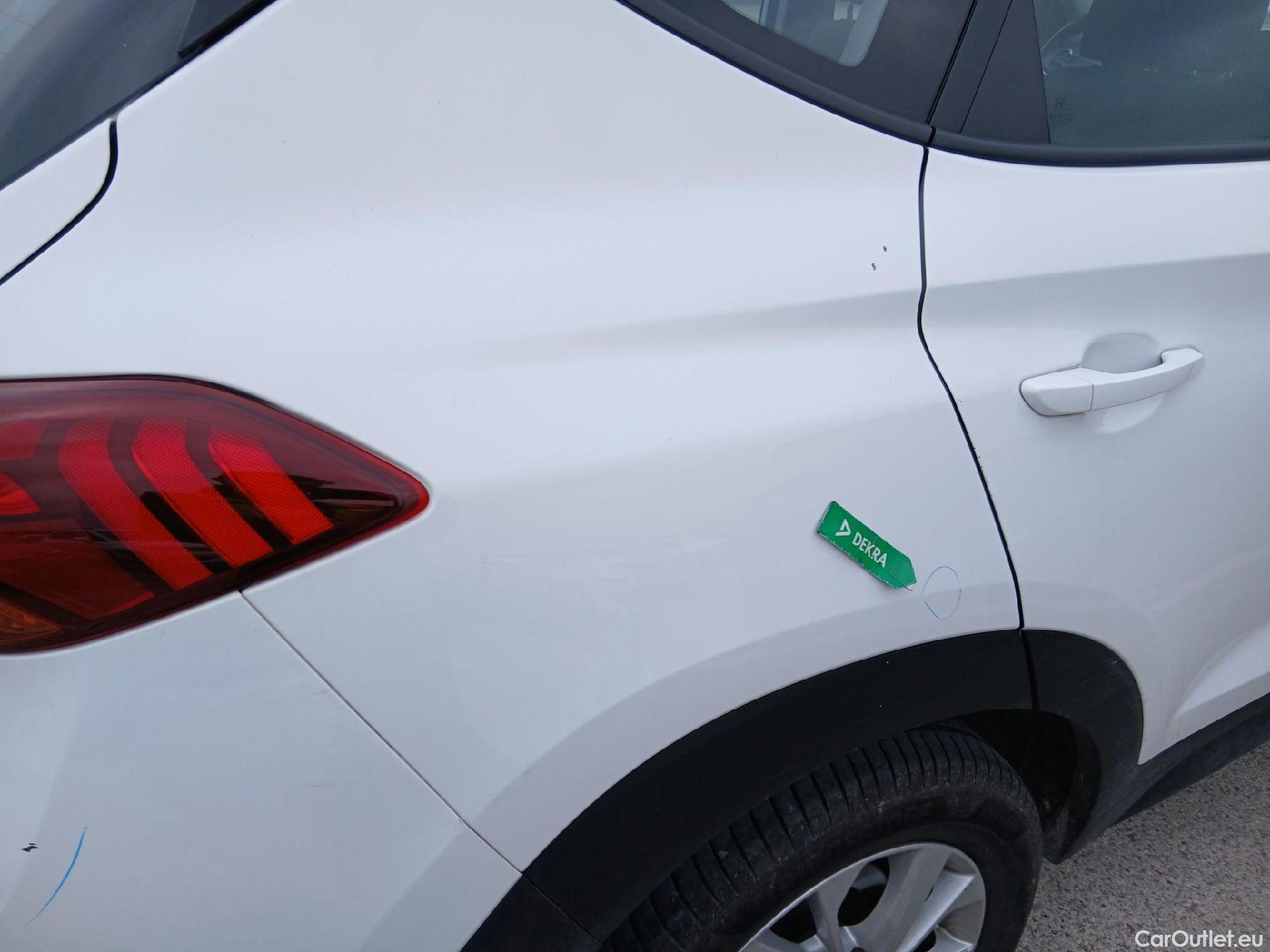  Hyundai  Tucson HYUNDAI  / 2018 / 5P / todoterreno 1.6 CRDI 85kW (116CV) 48V SLE 4X2(SP)(SL) #27