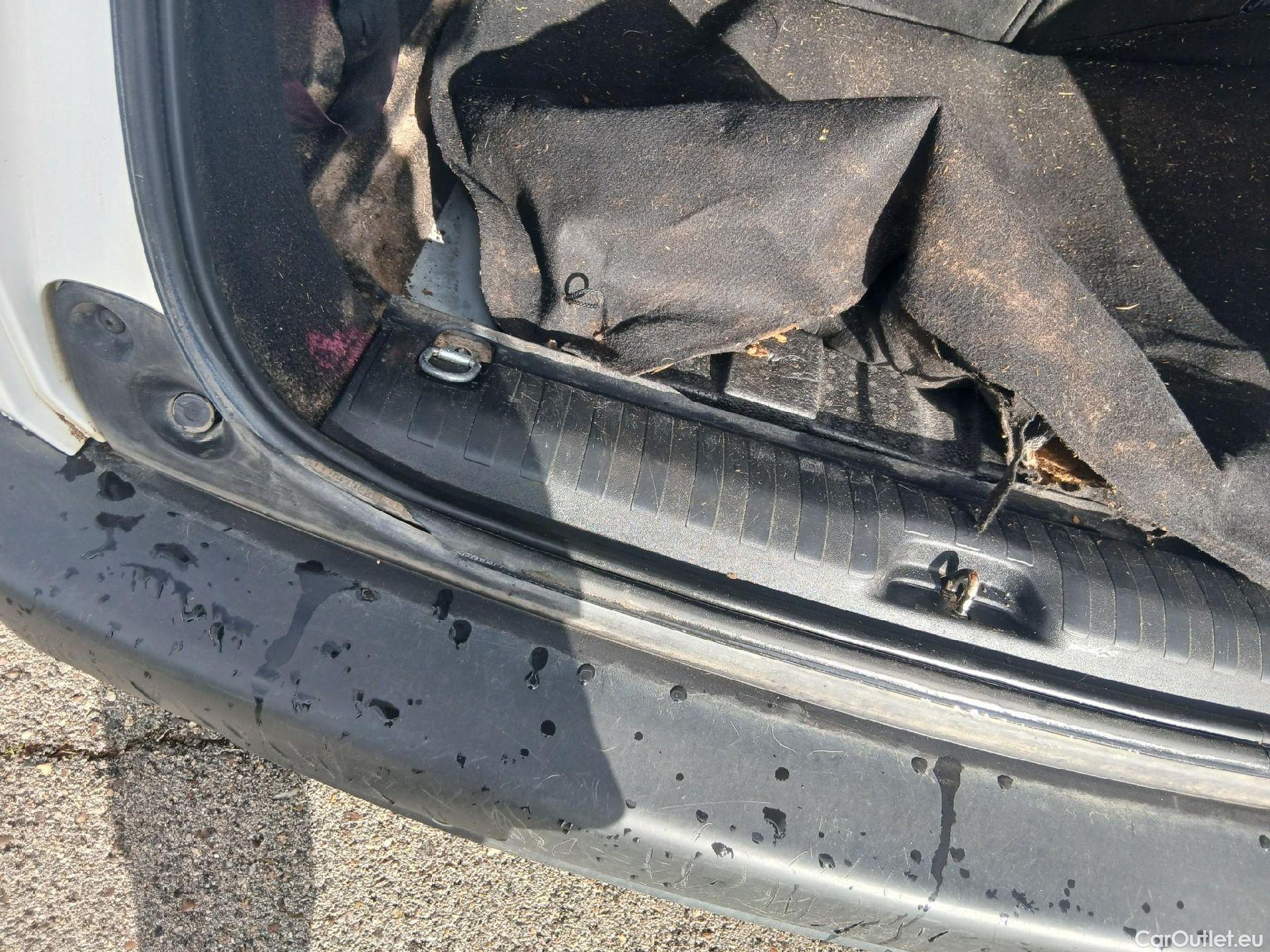  Peugeot  2008 PEUGEOT  / 2016 / 5P / todoterreno Signature BlueHDi 100 S&S 5 Vel. MAN #4