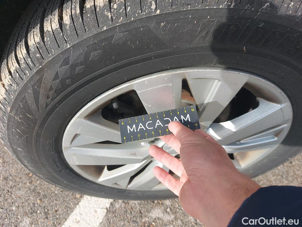  Peugeot  3008 PEUGEOT  / 2020 / 5P / todoterreno 1.2 PureTech 96KW S&S Active Pack EAT8 #6