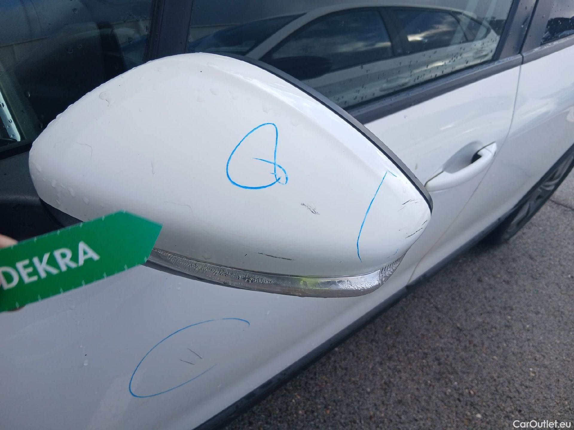  Peugeot  2008 PEUGEOT  / 2016 / 5P / todoterreno Signature BlueHDi 100 S&S 5 Vel. MAN #32