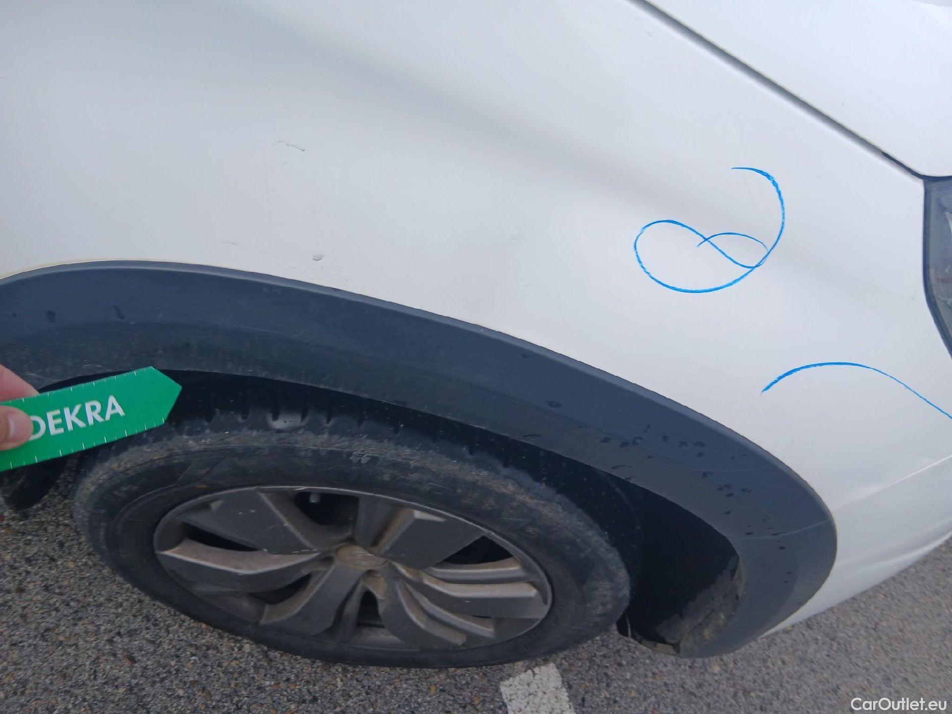  Peugeot  2008 PEUGEOT  / 2016 / 5P / todoterreno Signature BlueHDi 100 S&S 5 Vel. MAN #61