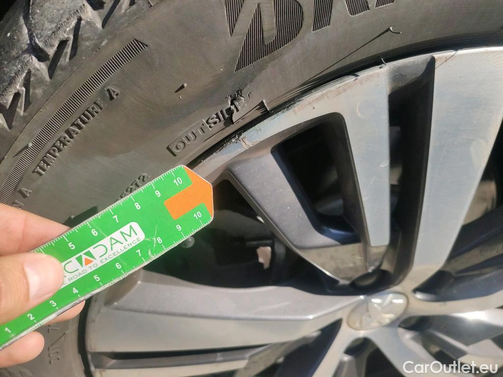  Peugeot  3008 PEUGEOT  Hybrid / 2020 / 5P / todoterreno 225 e-EAT8 Allure #4