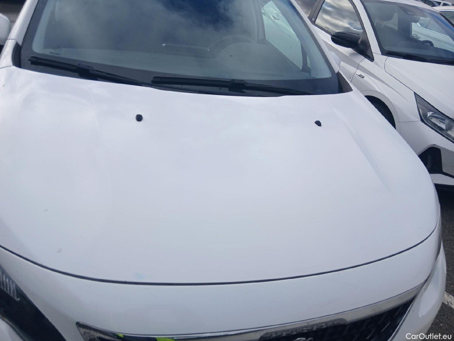  Peugeot  2008 PEUGEOT  / 2016 / 5P / todoterreno Signature BlueHDi 100 S&S 5 Vel. MAN #23