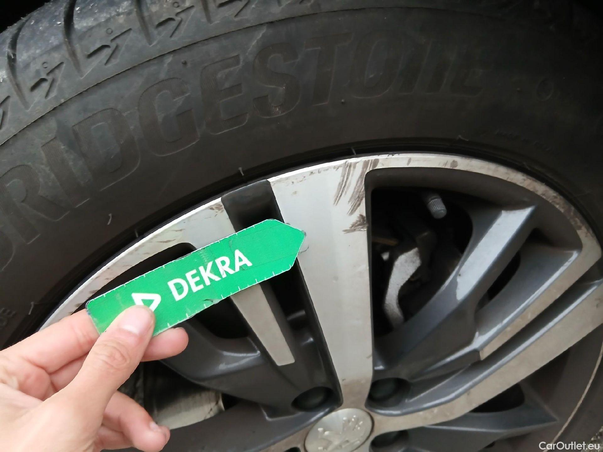  Peugeot  3008  Allure Pack 1.5 HDi 130CV AT8 E6d #29