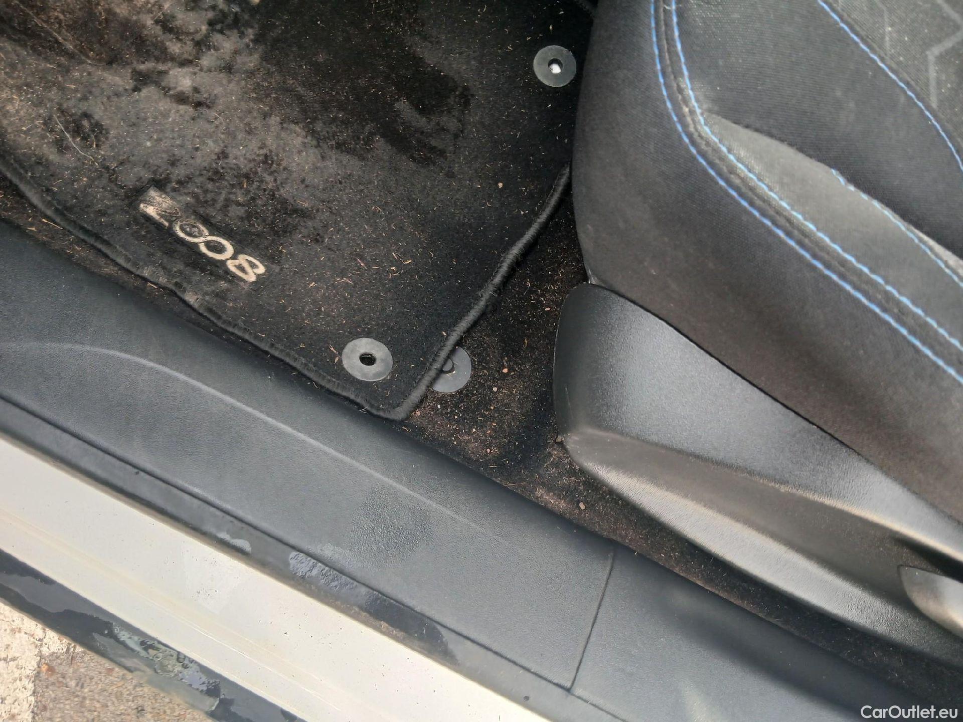  Peugeot  2008 PEUGEOT  / 2016 / 5P / todoterreno Signature BlueHDi 100 S&S 5 Vel. MAN #9