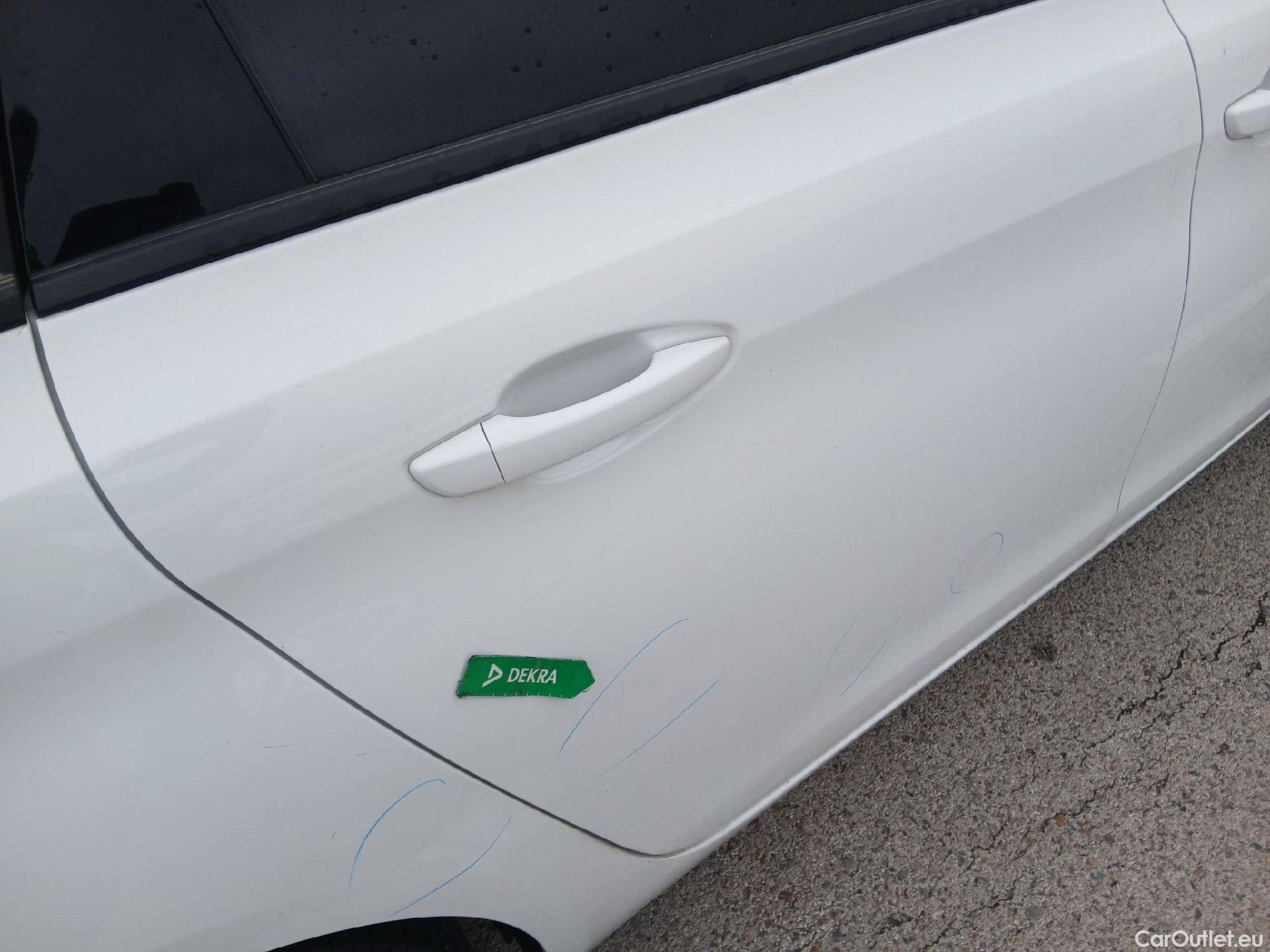  Peugeot  308 PEUGEOT  / 2017 / 5P / familiar SW Style BlueHDi 130 S&S 6 Vel. MAN (AC) #15