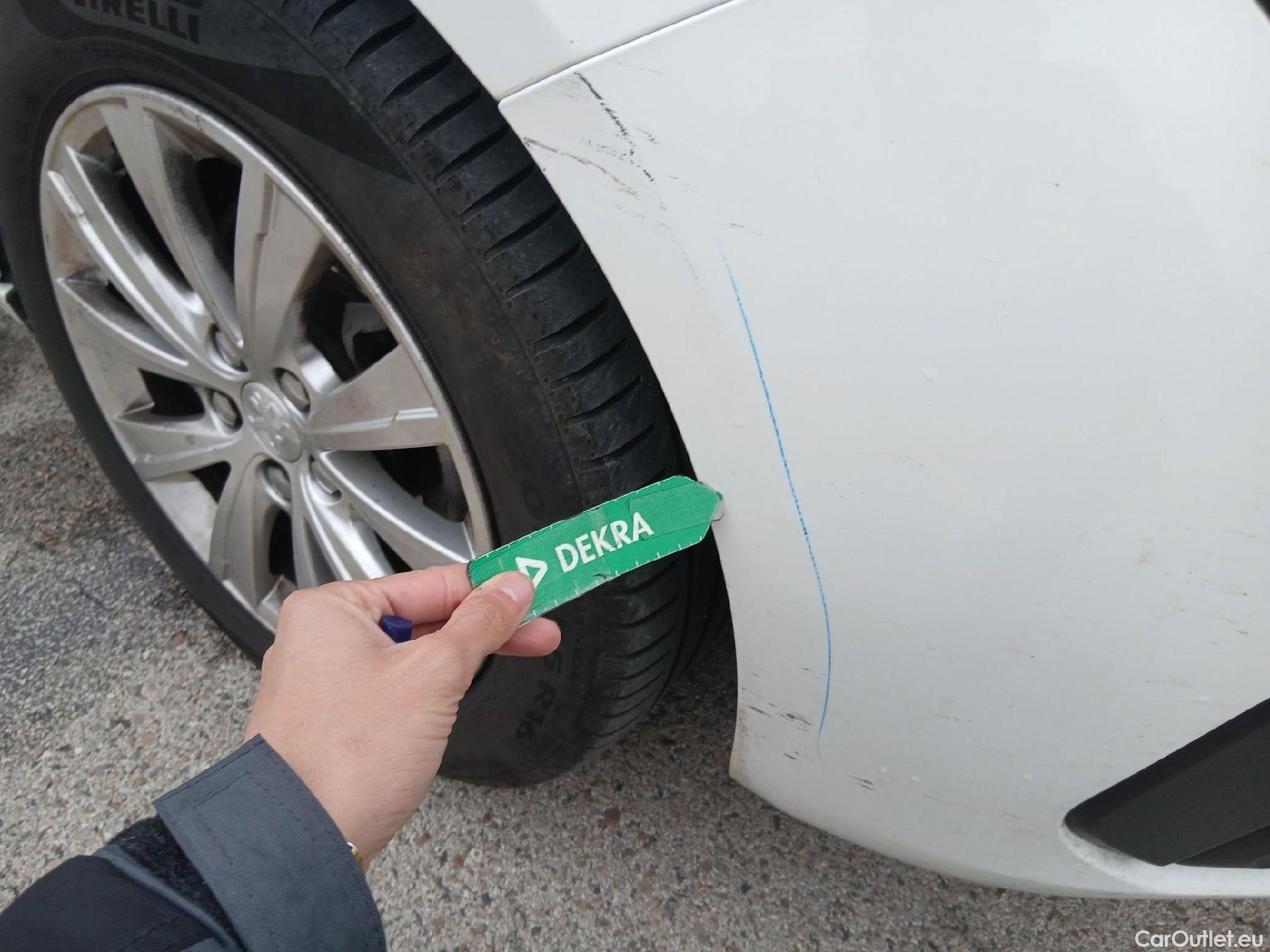  Peugeot  308 PEUGEOT  / 2017 / 5P / familiar SW Style BlueHDi 130 S&S 6 Vel. MAN (AC) #2