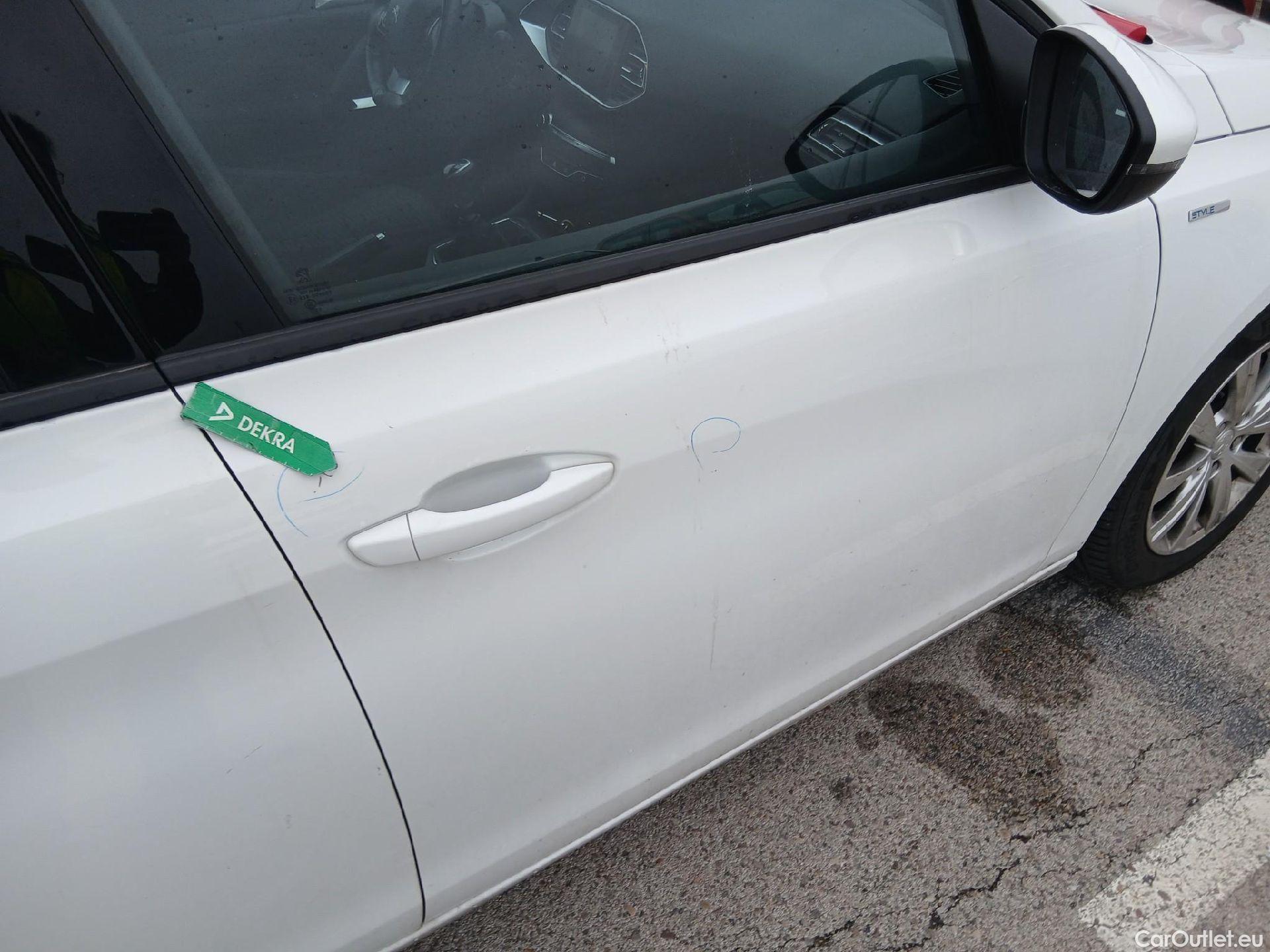  Peugeot  308 PEUGEOT  / 2017 / 5P / familiar SW Style BlueHDi 130 S&S 6 Vel. MAN (AC) #16