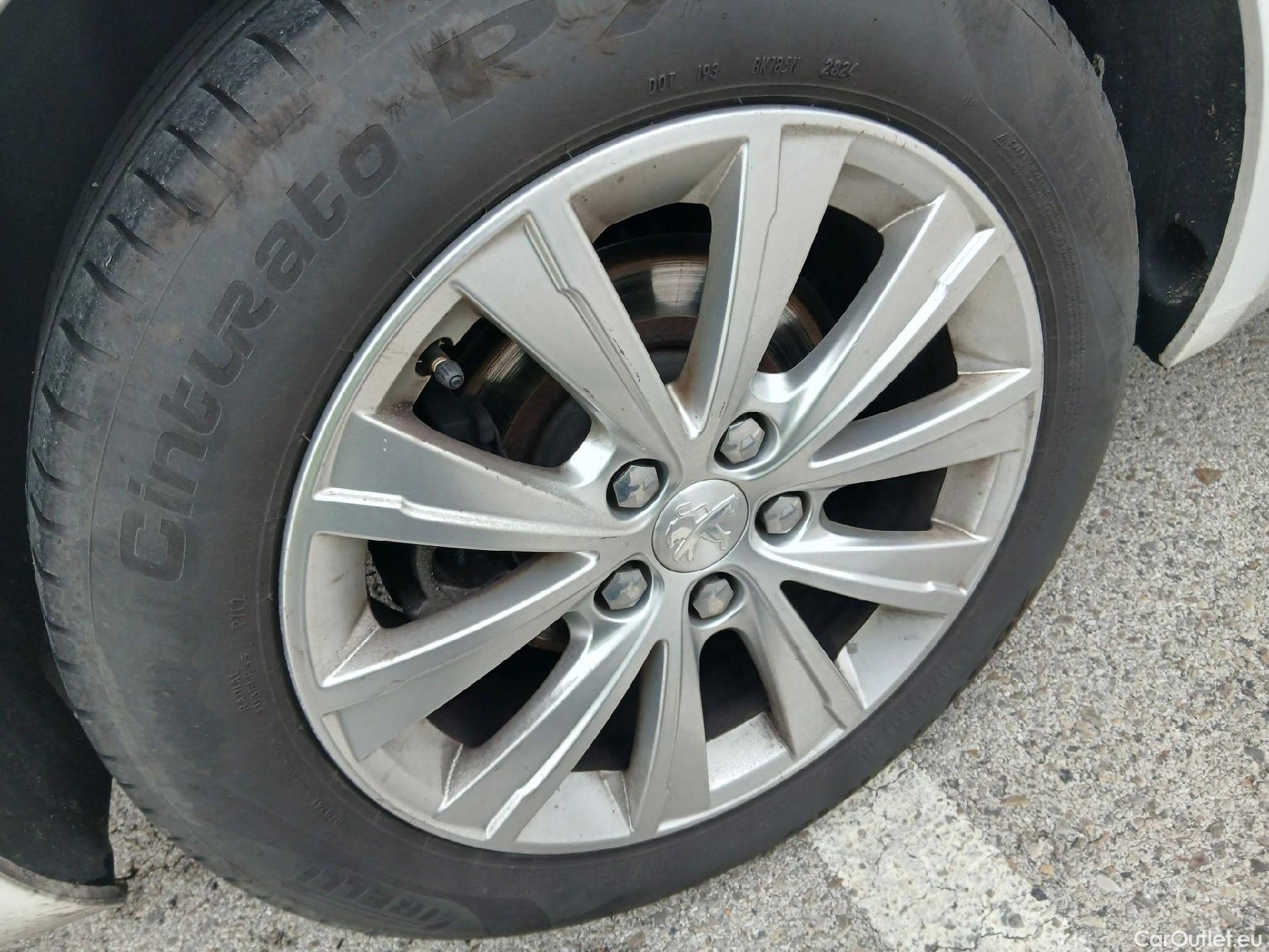  Peugeot  308 PEUGEOT  / 2017 / 5P / familiar SW Style BlueHDi 130 S&S 6 Vel. MAN (AC) #11