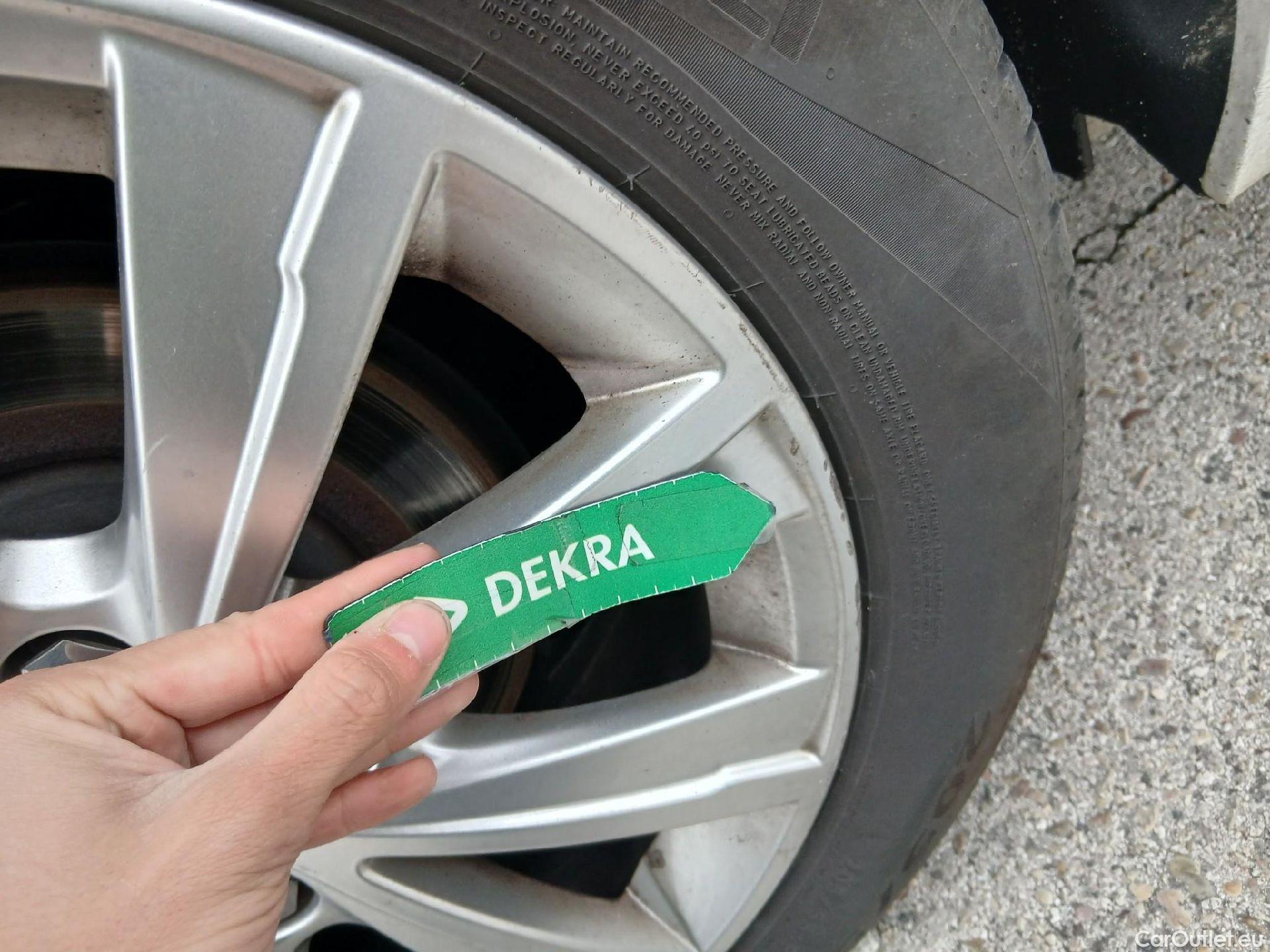  Peugeot  308 PEUGEOT  / 2017 / 5P / familiar SW Style BlueHDi 130 S&S 6 Vel. MAN (AC) #10