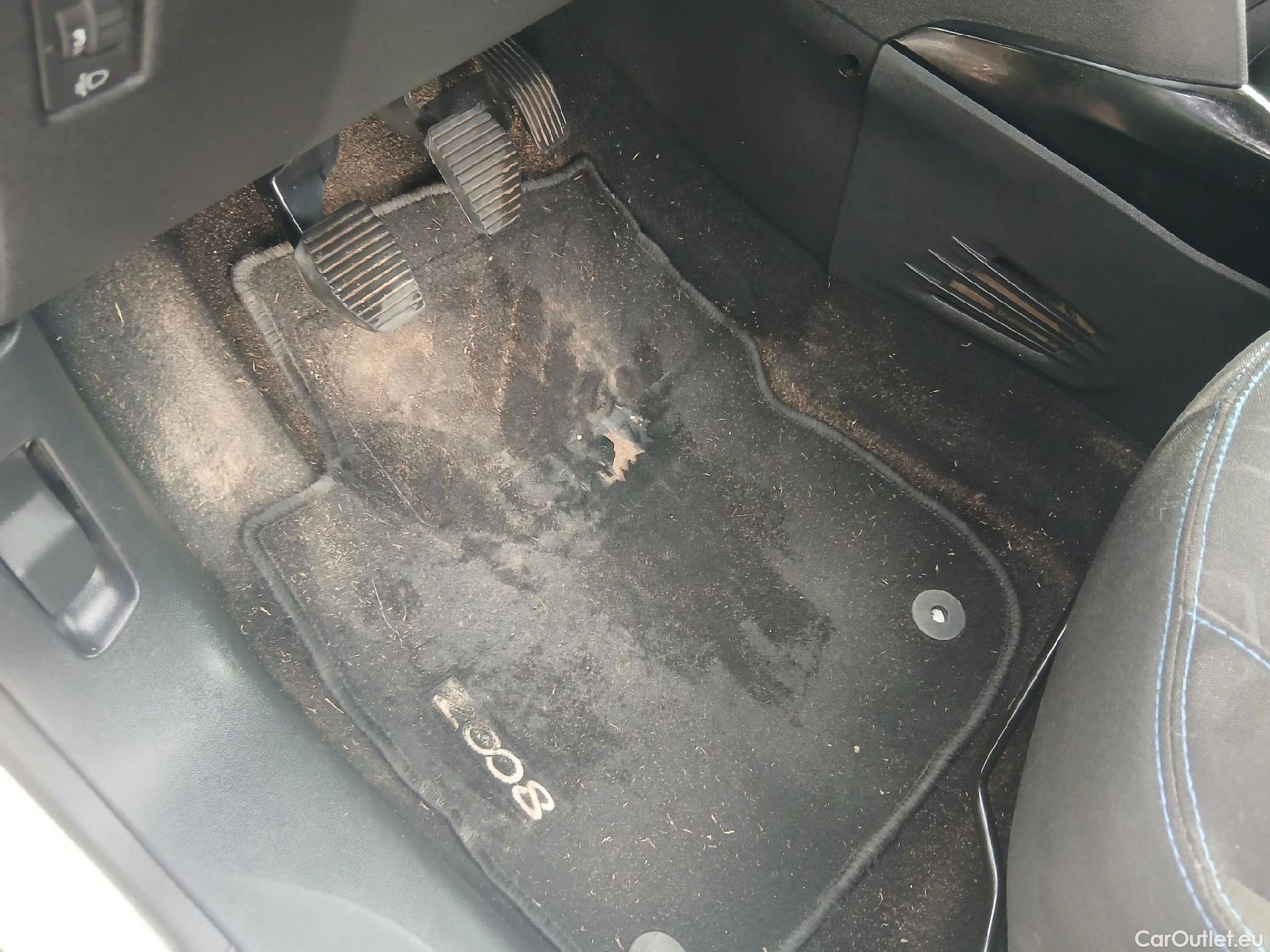  Peugeot  2008 PEUGEOT  / 2016 / 5P / todoterreno Signature BlueHDi 100 S&S 5 Vel. MAN #12