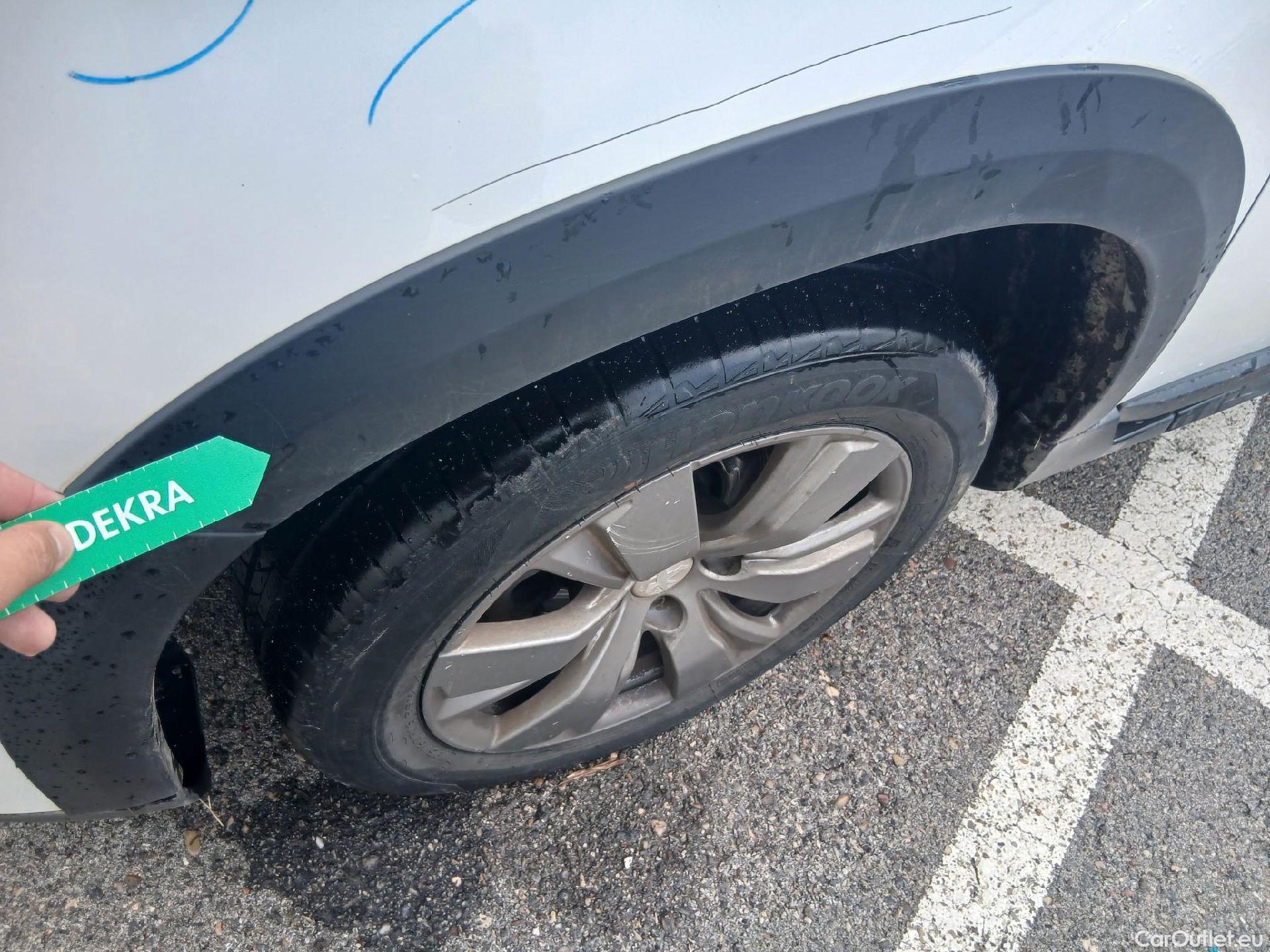  Peugeot  2008 PEUGEOT  / 2016 / 5P / todoterreno Signature BlueHDi 100 S&S 5 Vel. MAN #29