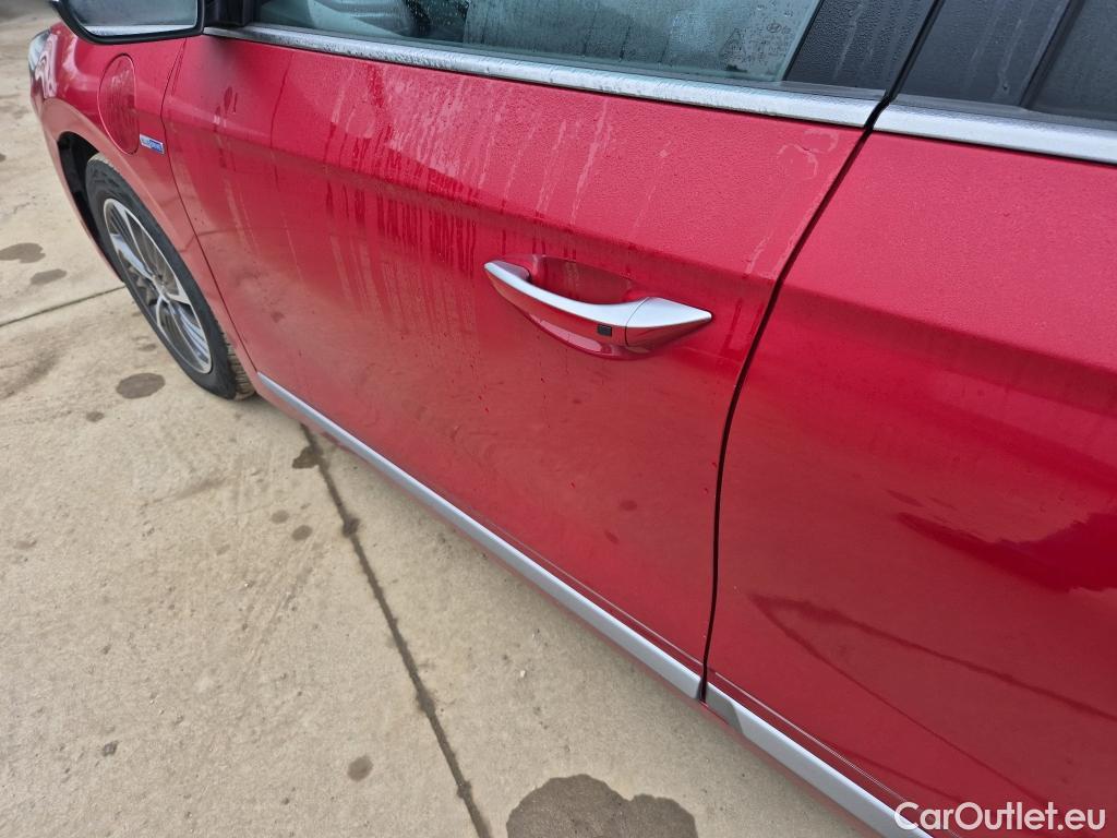  Hyundai   Ioniq HYUNDAI / 2019 / 5P / berlina con portón 1.6 GDI PHEV Style DCT #19
