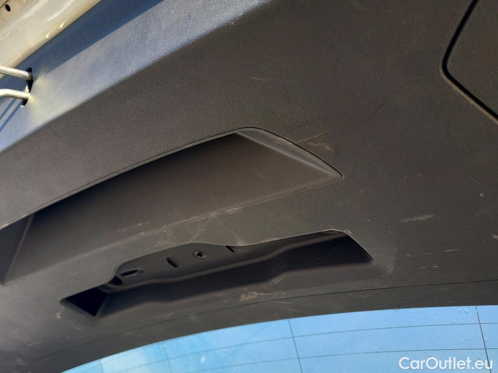  Bmw  Serie 1 BMW  / 2019 / 5P / berlina con portón 118i #9