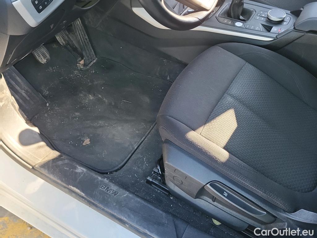  Bmw  Serie 1 BMW  / 2019 / 5P / berlina con portón 118i #18