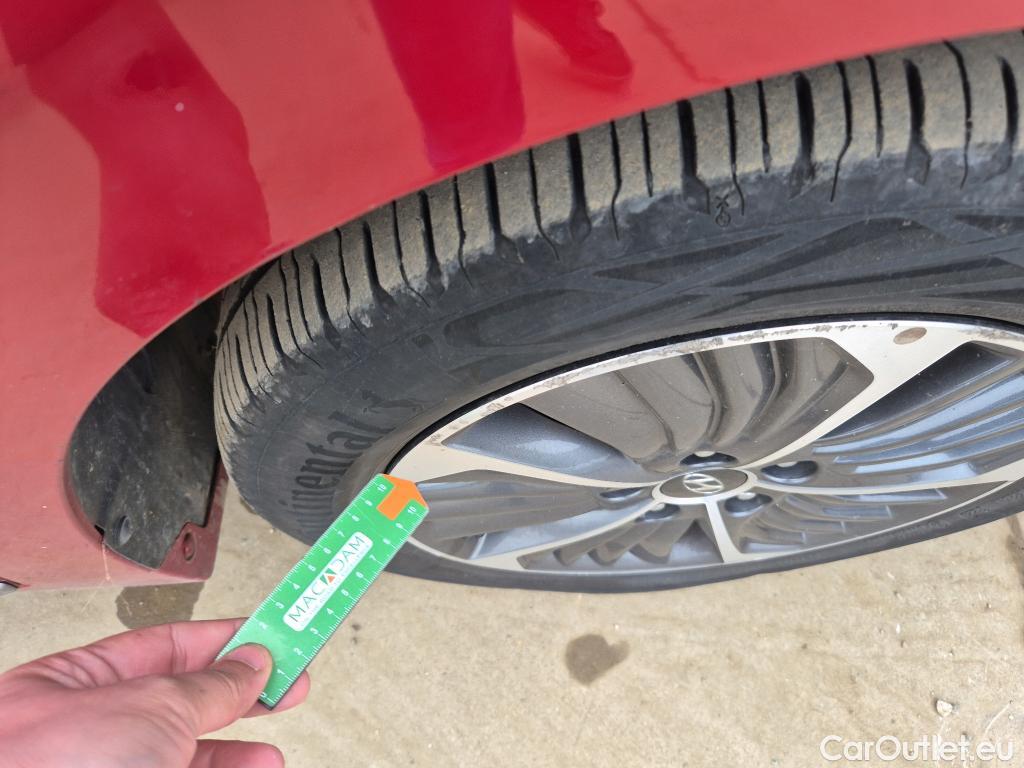  Hyundai   Ioniq HYUNDAI / 2019 / 5P / berlina con portón 1.6 GDI PHEV Style DCT #2