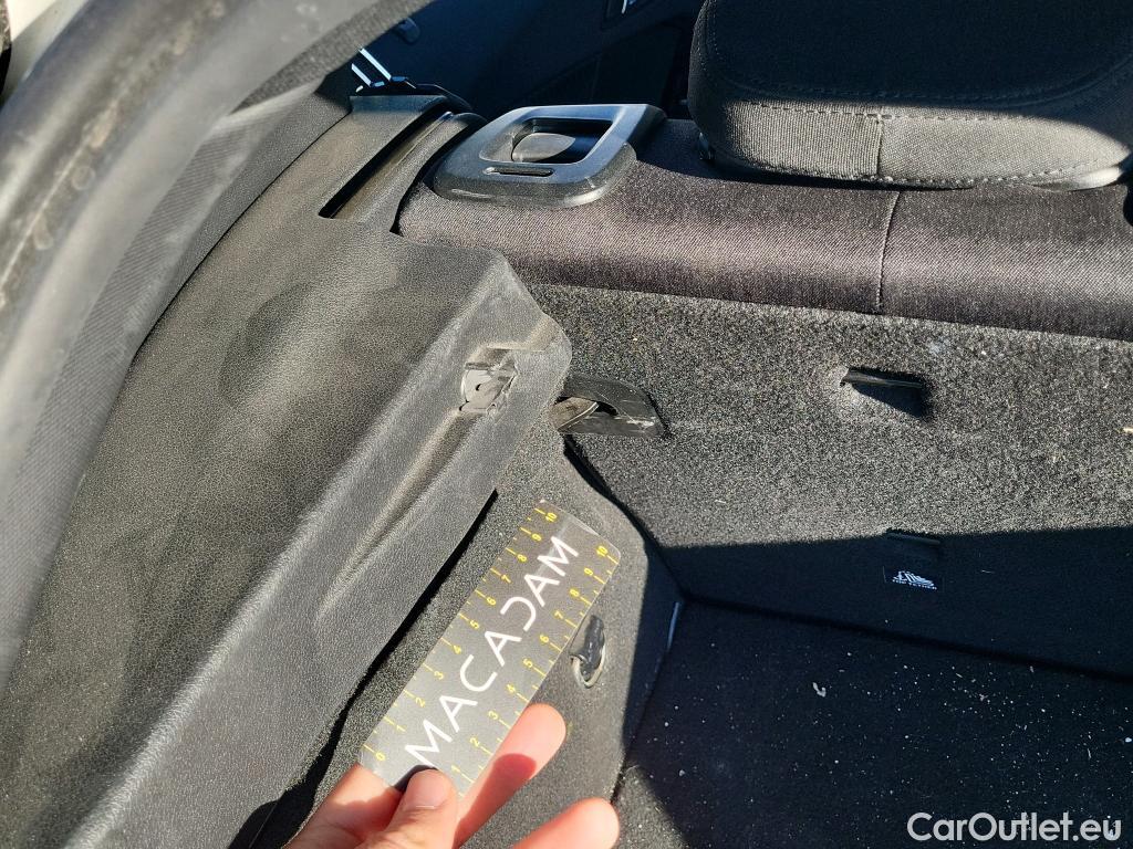  Bmw  Serie 1 BMW  / 2019 / 5P / berlina con portón 118i #2