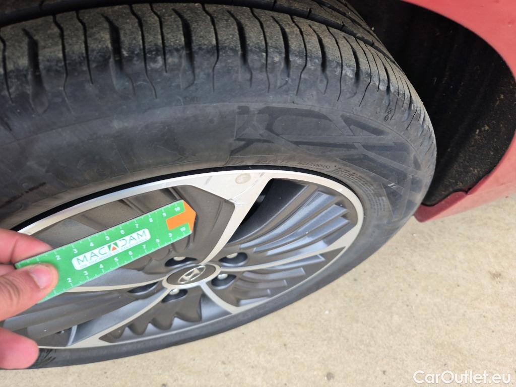  Hyundai   Ioniq HYUNDAI / 2019 / 5P / berlina con portón 1.6 GDI PHEV Style DCT #4