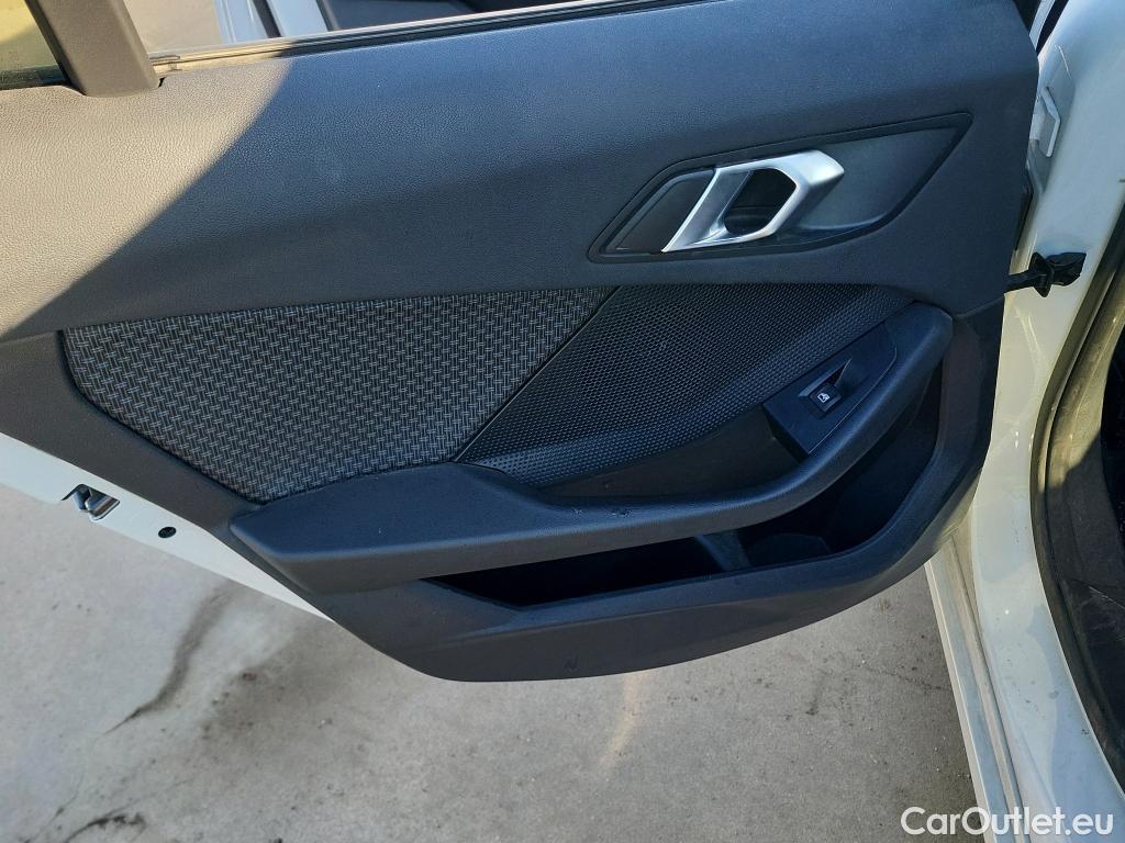  Bmw  Serie 1 BMW  / 2019 / 5P / berlina con portón 118i #11