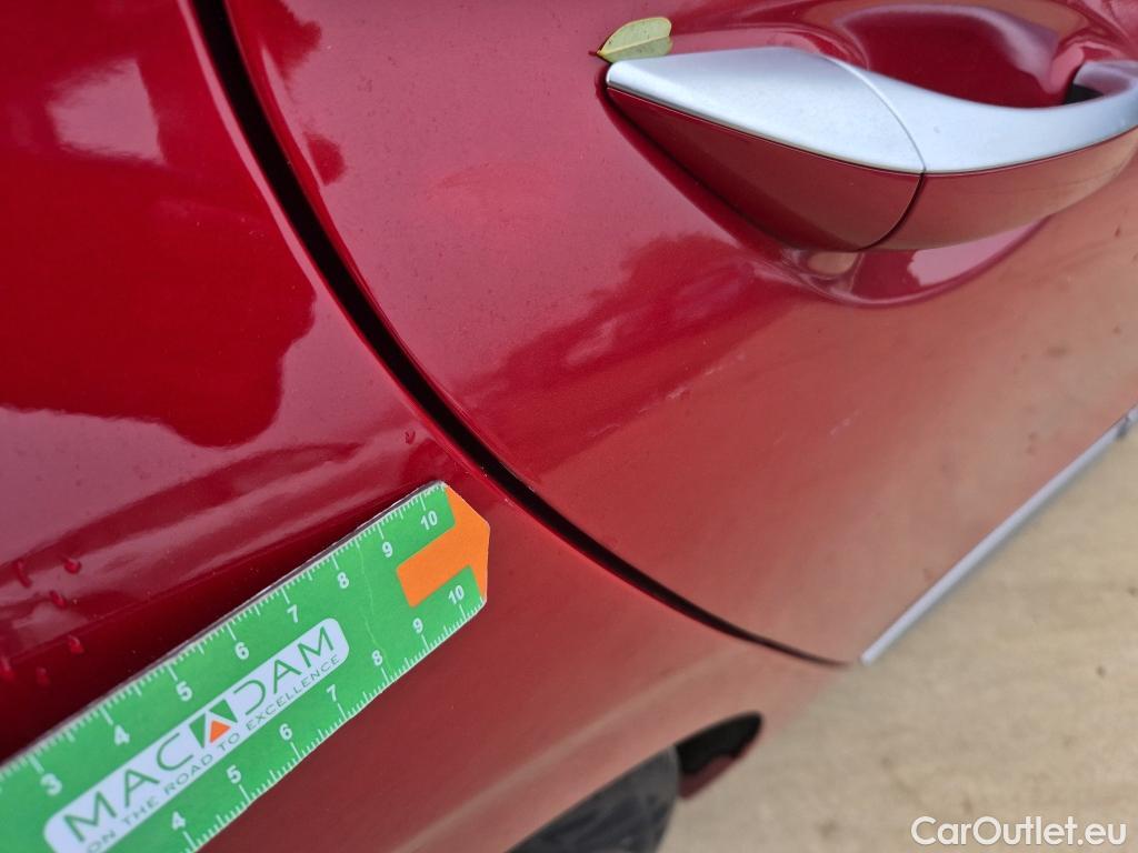  Hyundai   Ioniq HYUNDAI / 2019 / 5P / berlina con portón 1.6 GDI PHEV Style DCT #24