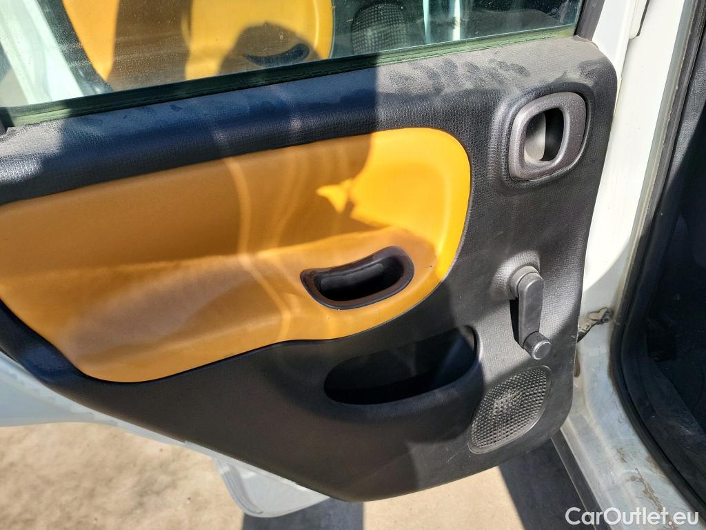  Fiat  Panda FIAT  5p 3G berlina con portón 1.3 75cv Diésel 4x4 #27